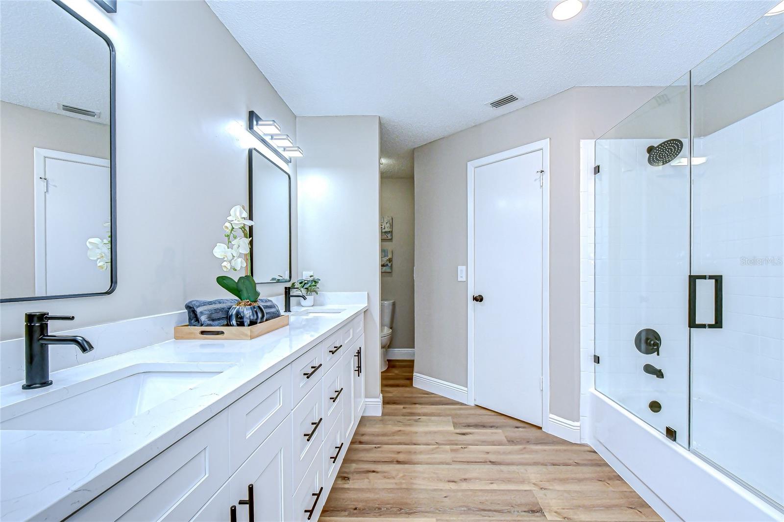 Image 17 of 30 For 10825 Venice Circle