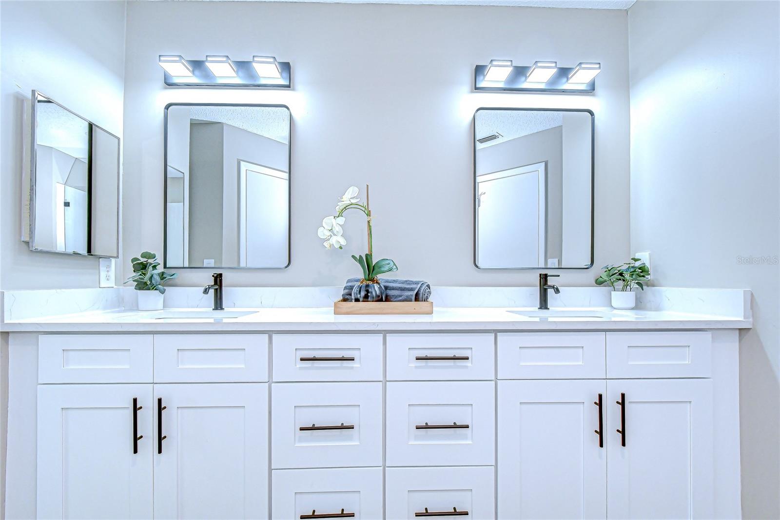 Image 18 of 30 For 10825 Venice Circle