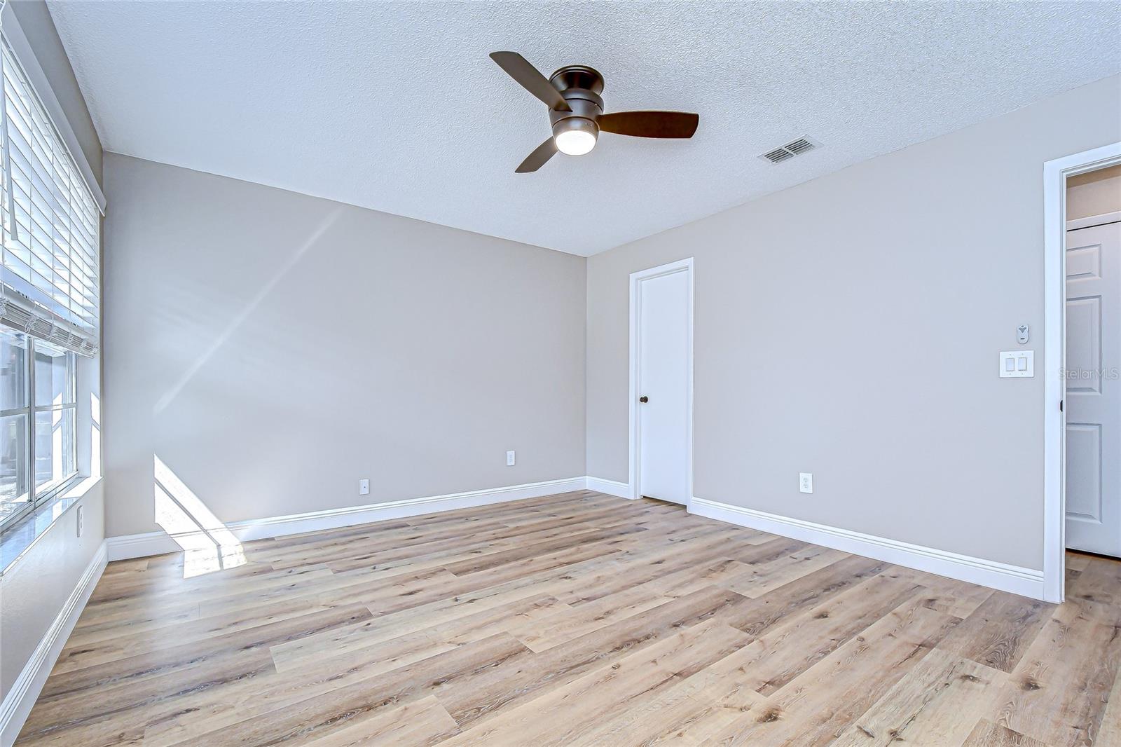 Image 20 of 30 For 10825 Venice Circle