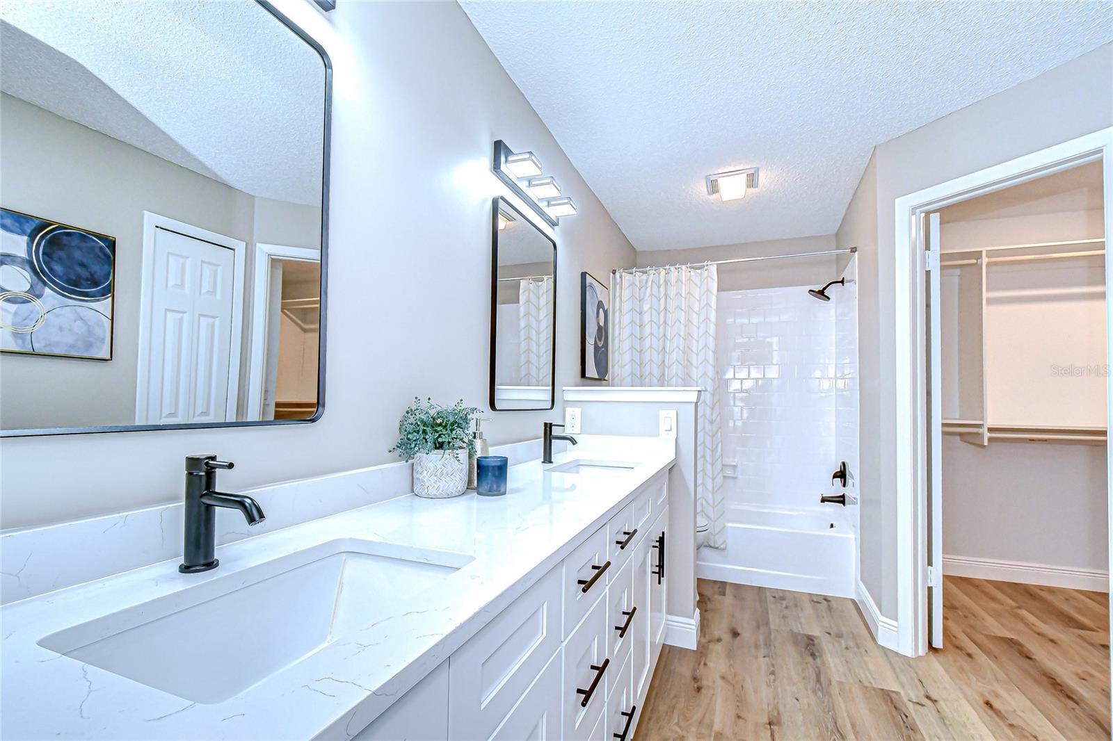 Image 21 of 30 For 10825 Venice Circle