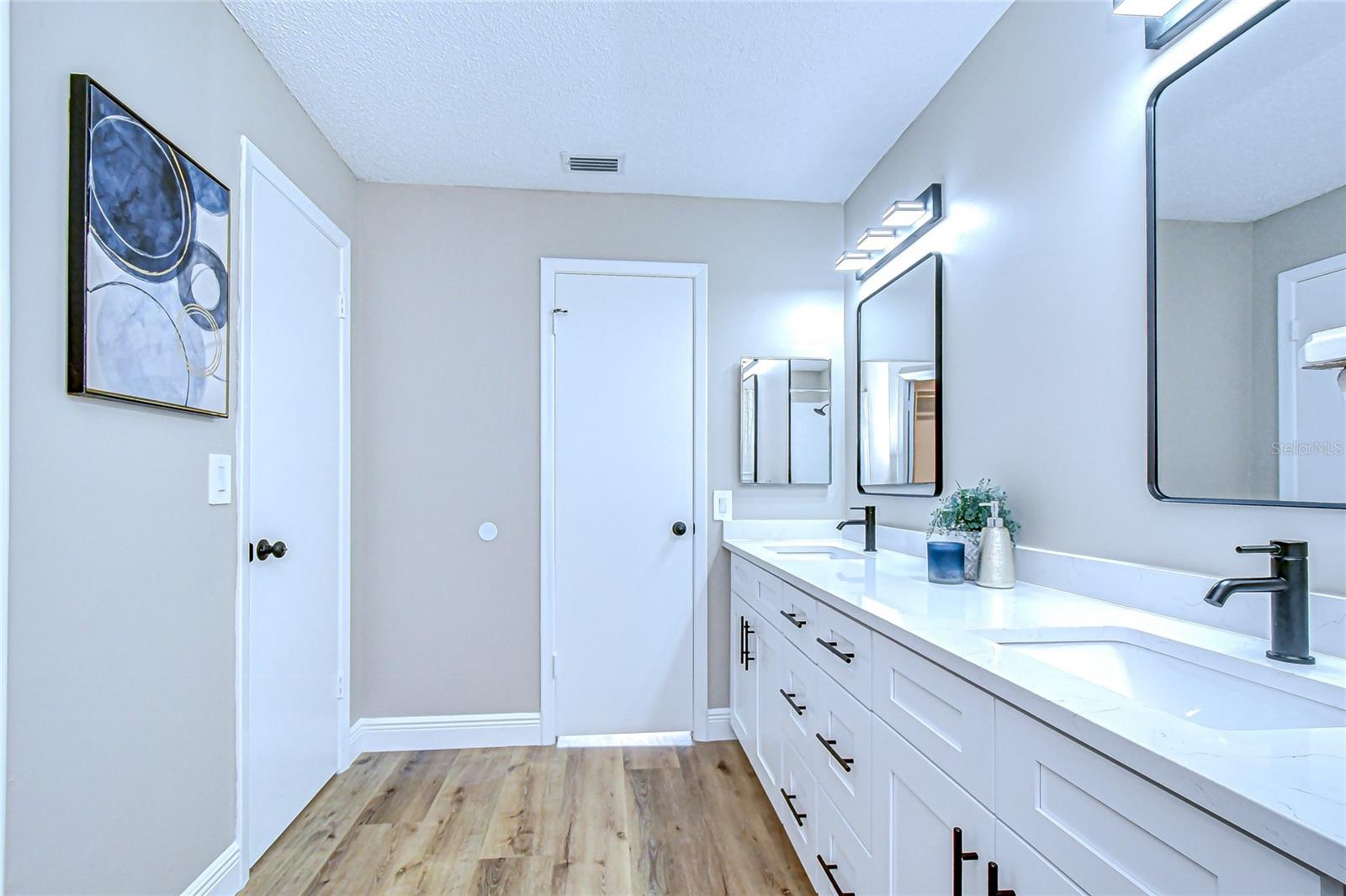 Image 22 of 30 For 10825 Venice Circle