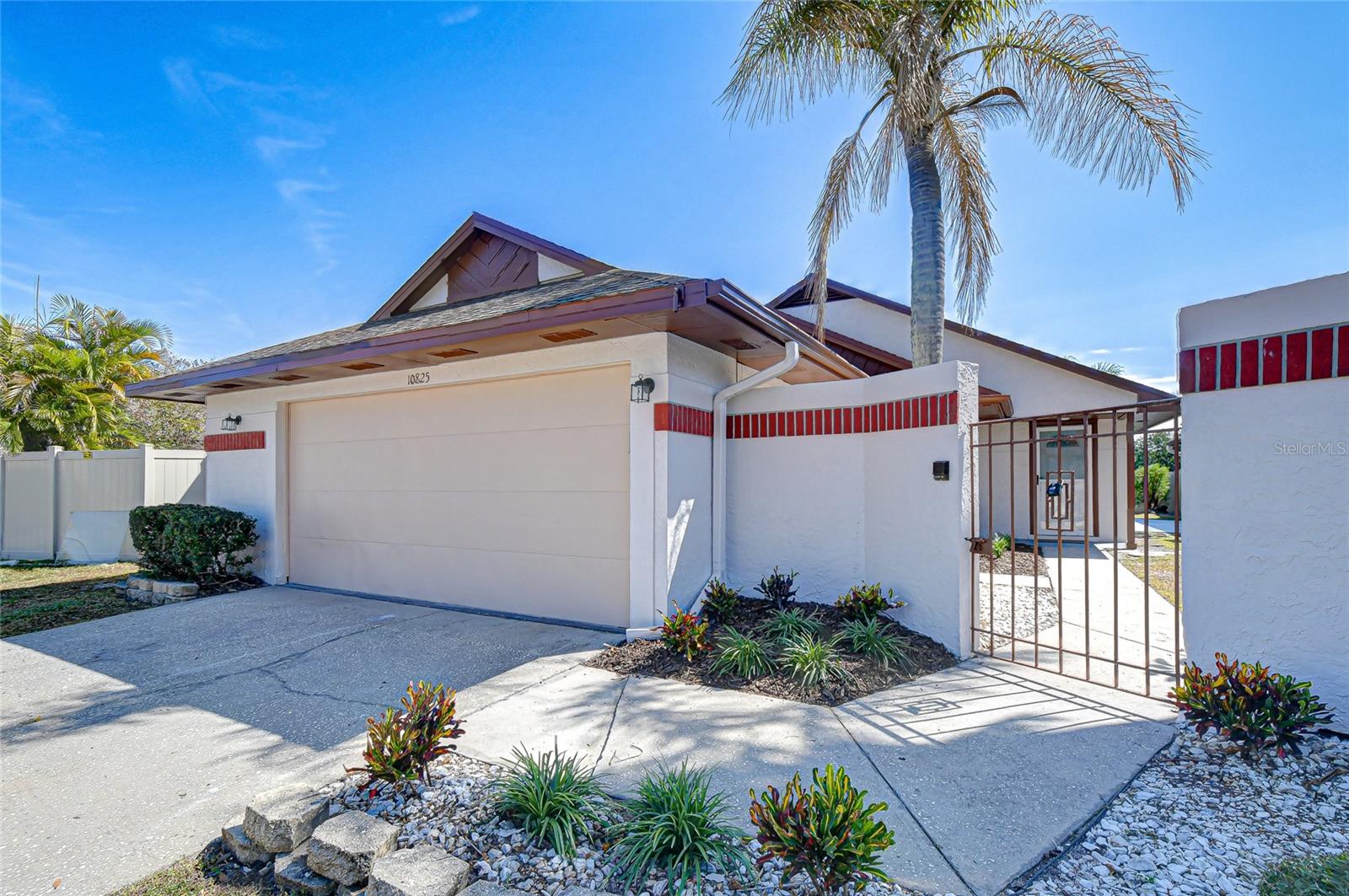 Image 3 of 30 For 10825 Venice Circle