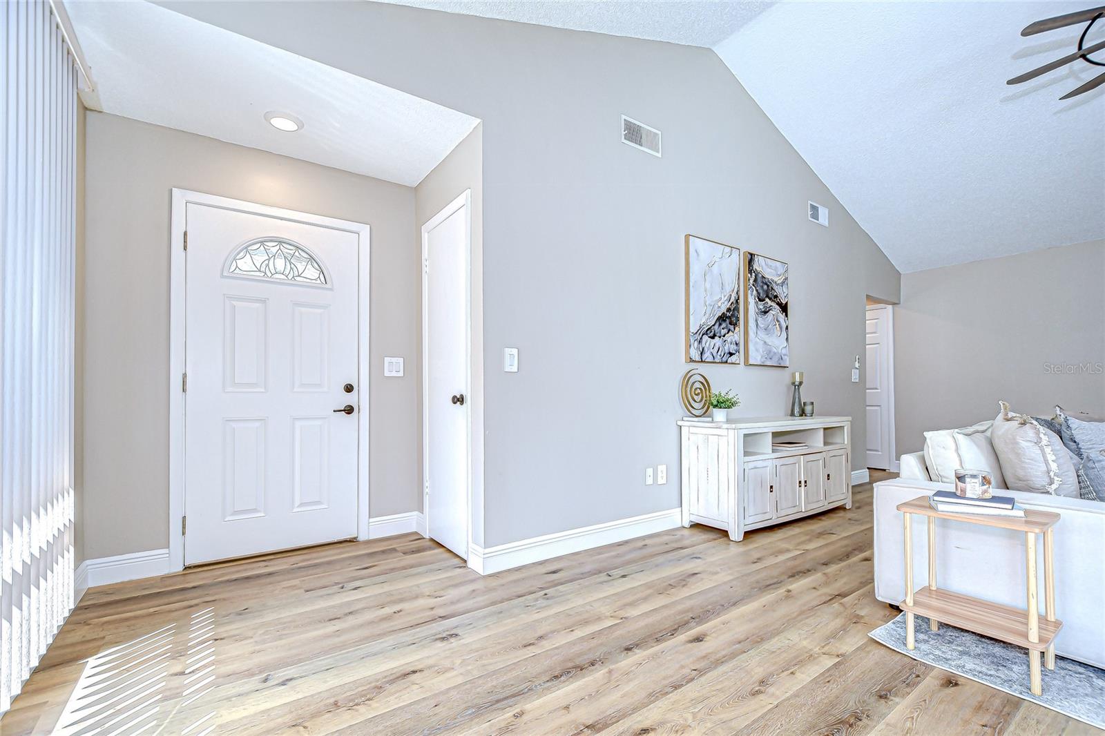 Image 6 of 30 For 10825 Venice Circle