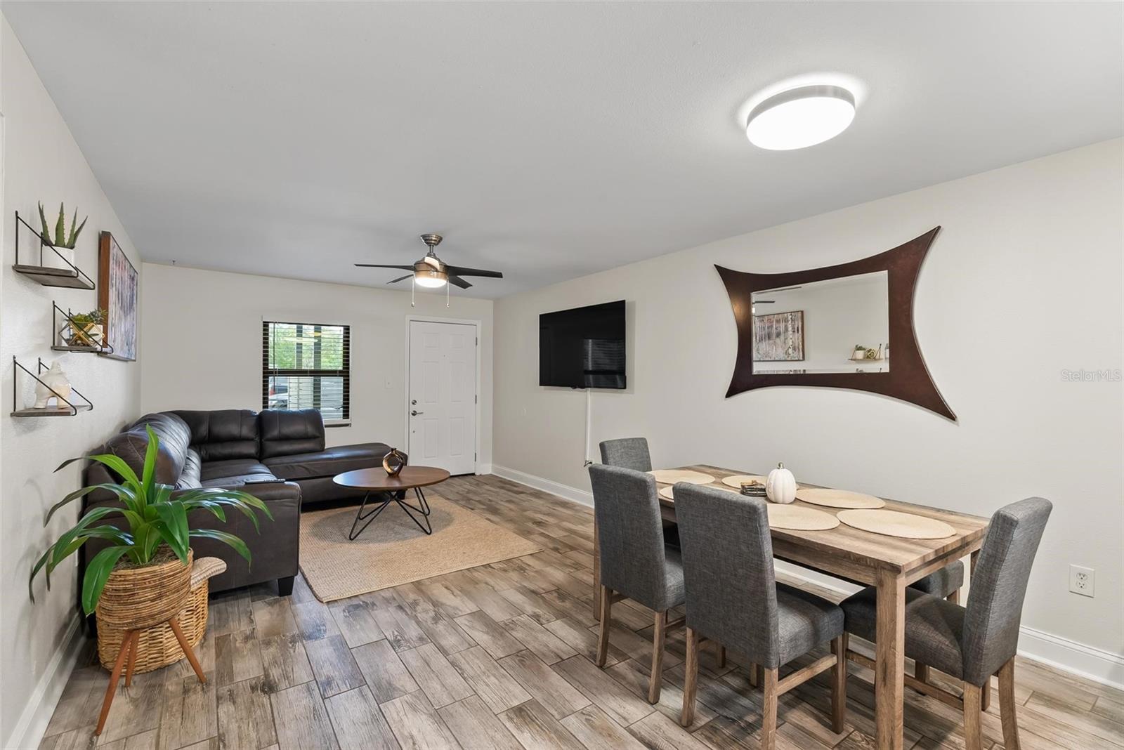 Image 3 of 14 For 3909 Cleveland Street 213