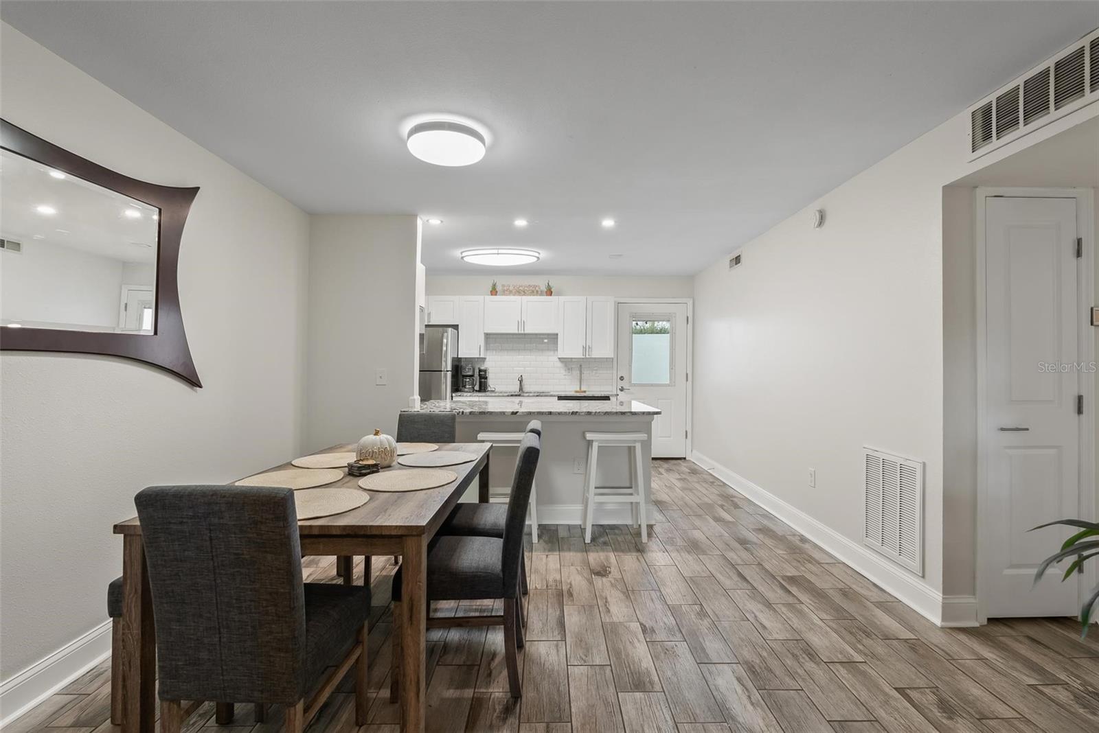 Image 4 of 14 For 3909 Cleveland Street 213