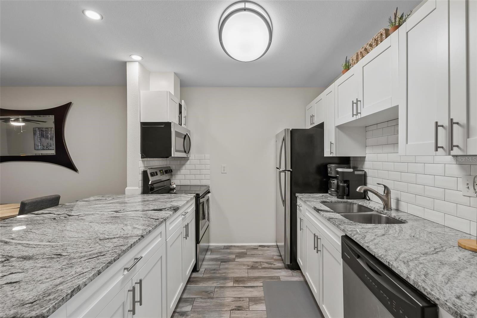 Image 7 of 14 For 3909 Cleveland Street 213