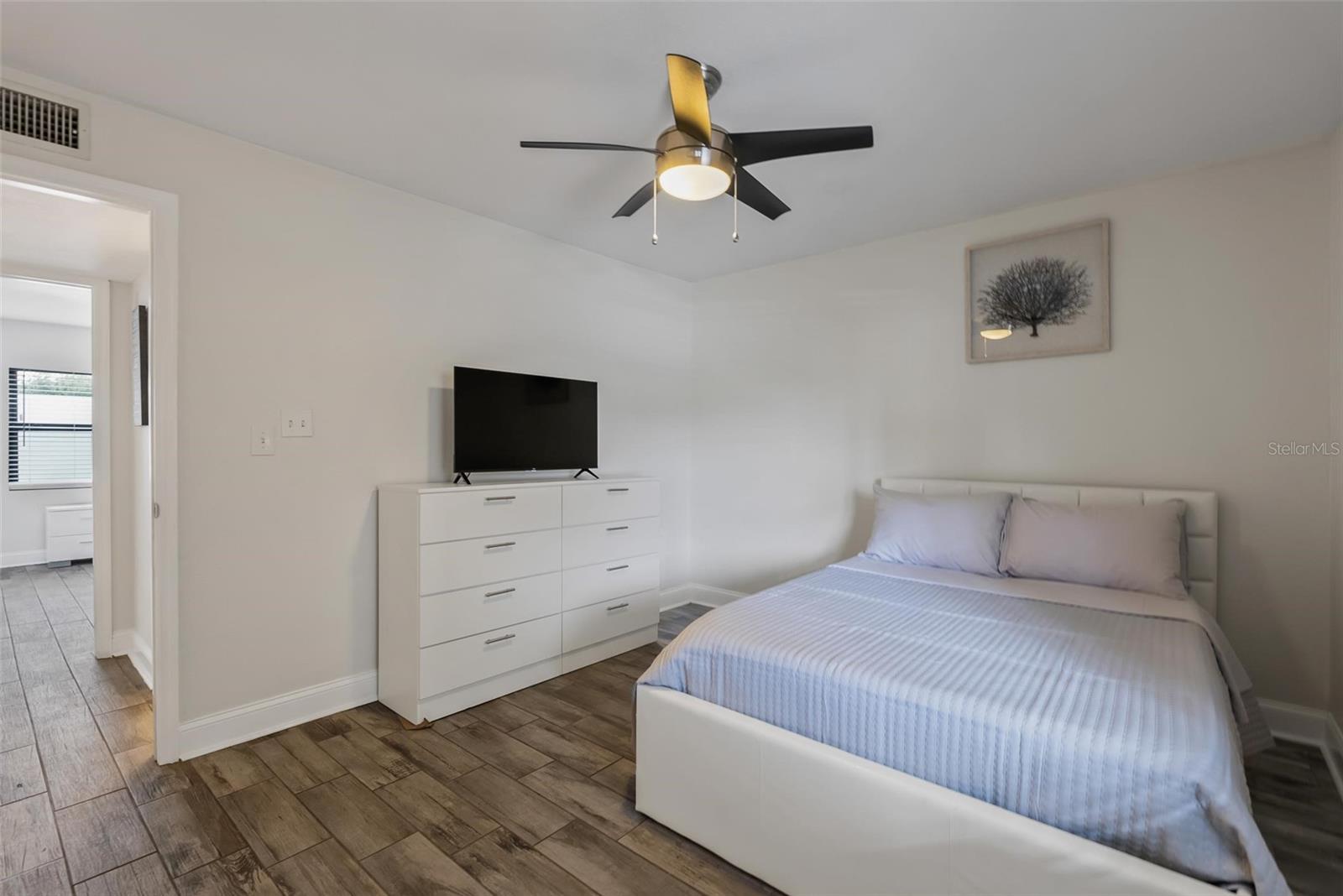 Image 8 of 14 For 3909 Cleveland Street 213