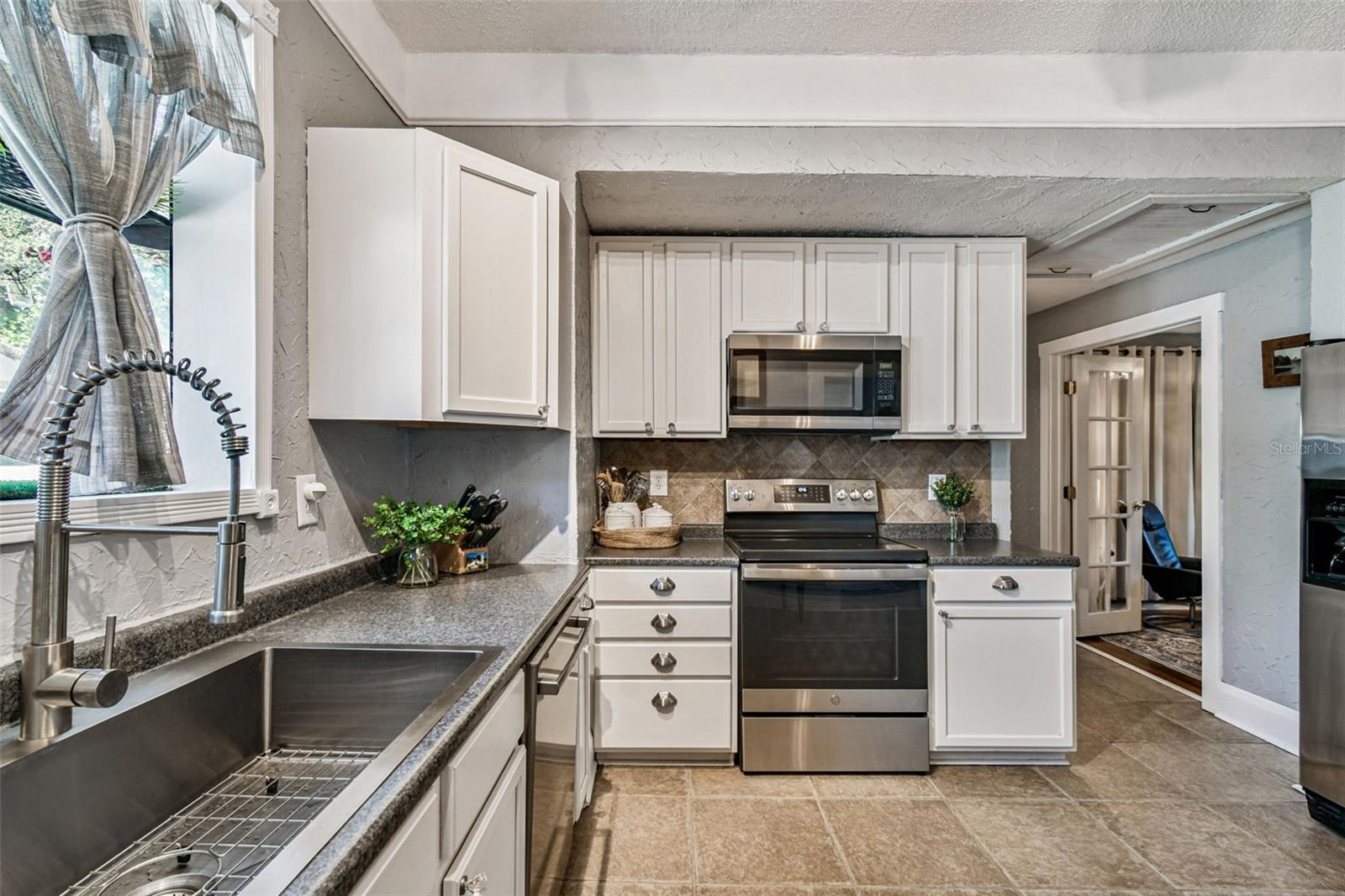 Image 17 of 45 For 906 Hamilton Avenue