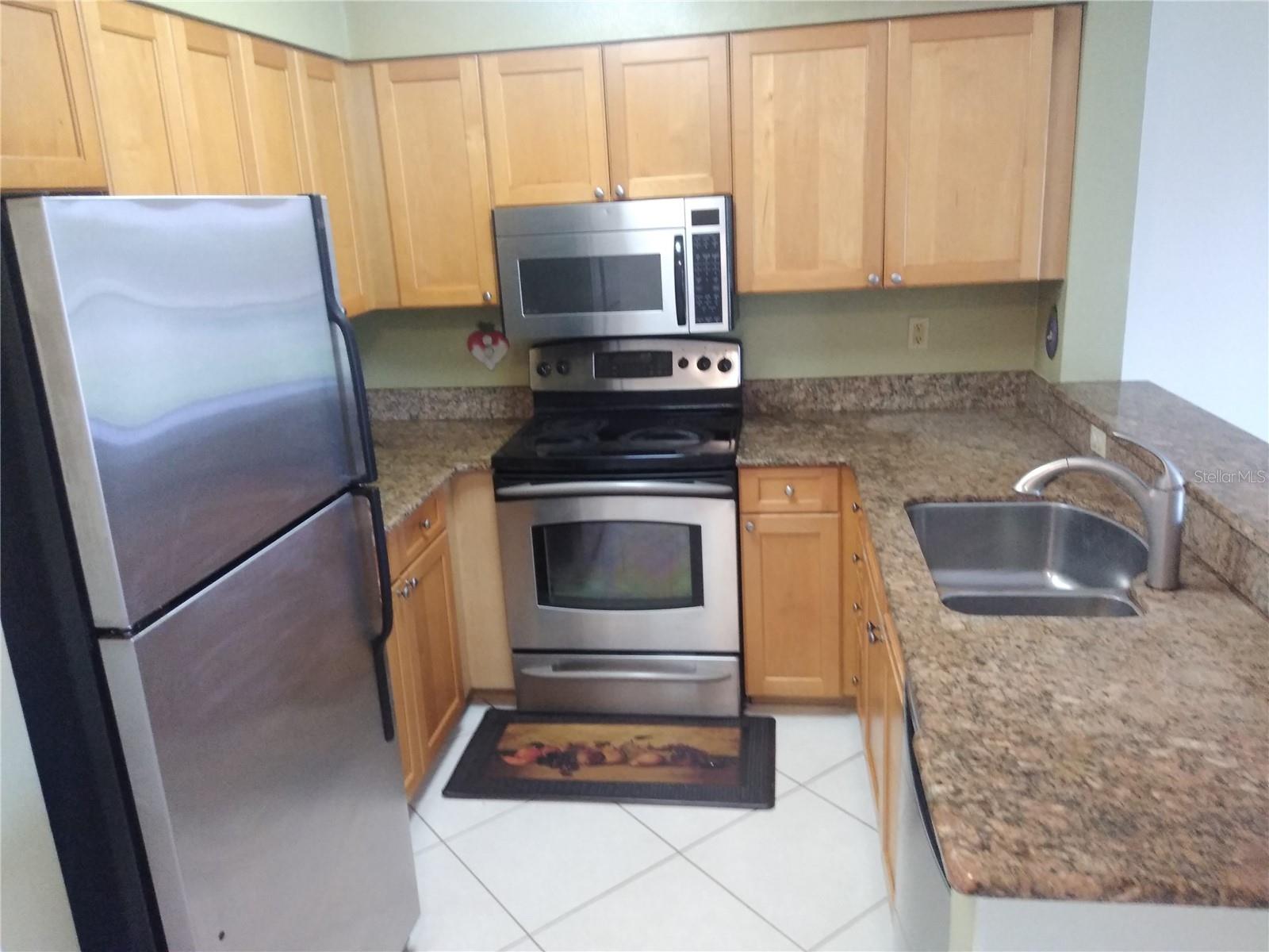 Image 17 of 33 For 2400 Feather Sound Drive 526