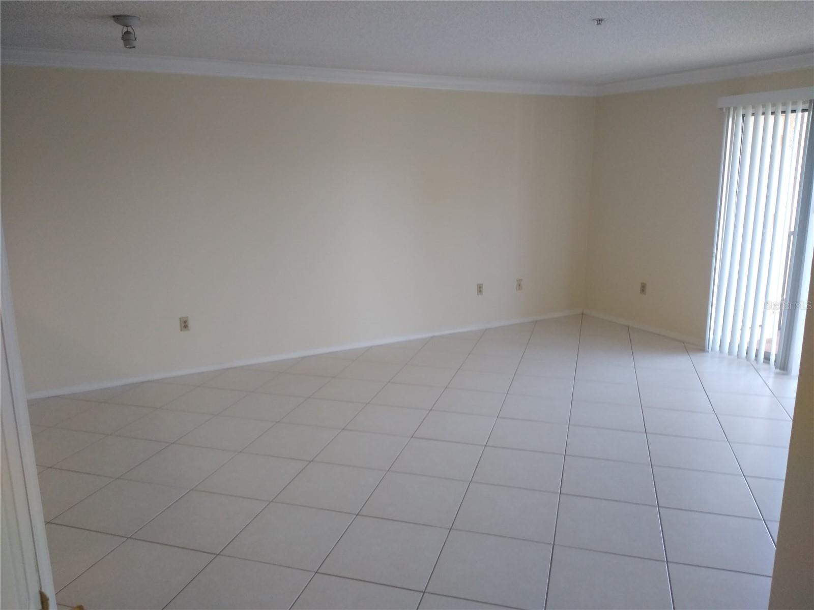 Image 22 of 33 For 2400 Feather Sound Drive 526