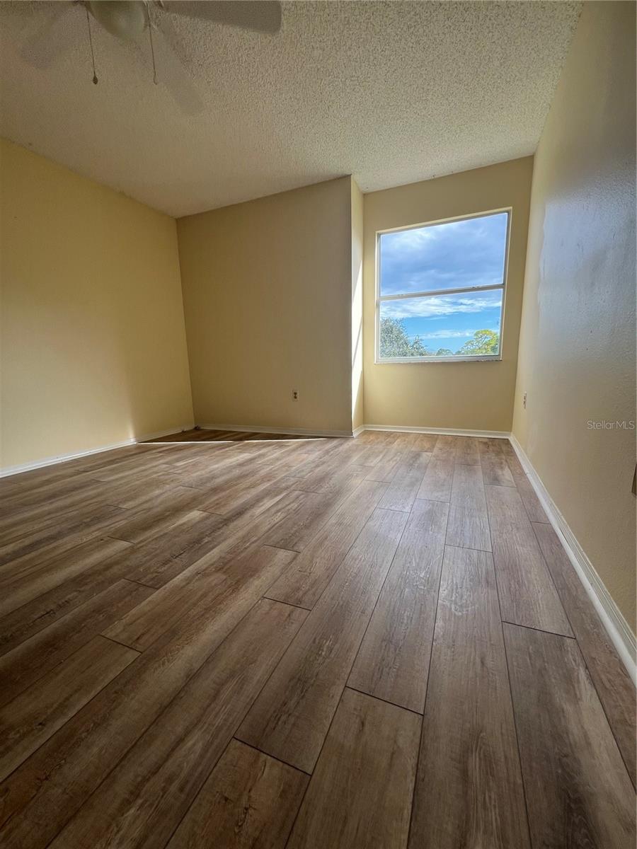 Image 26 of 33 For 2400 Feather Sound Drive 526