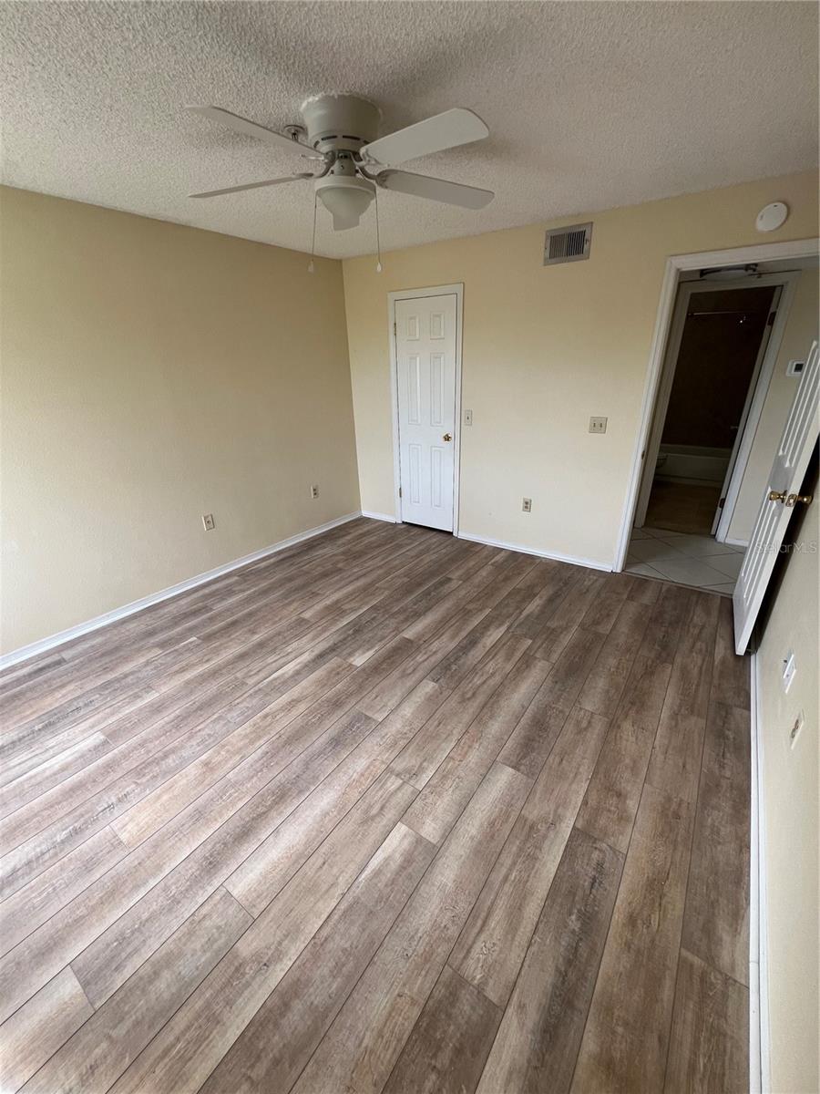 Image 28 of 33 For 2400 Feather Sound Drive 526