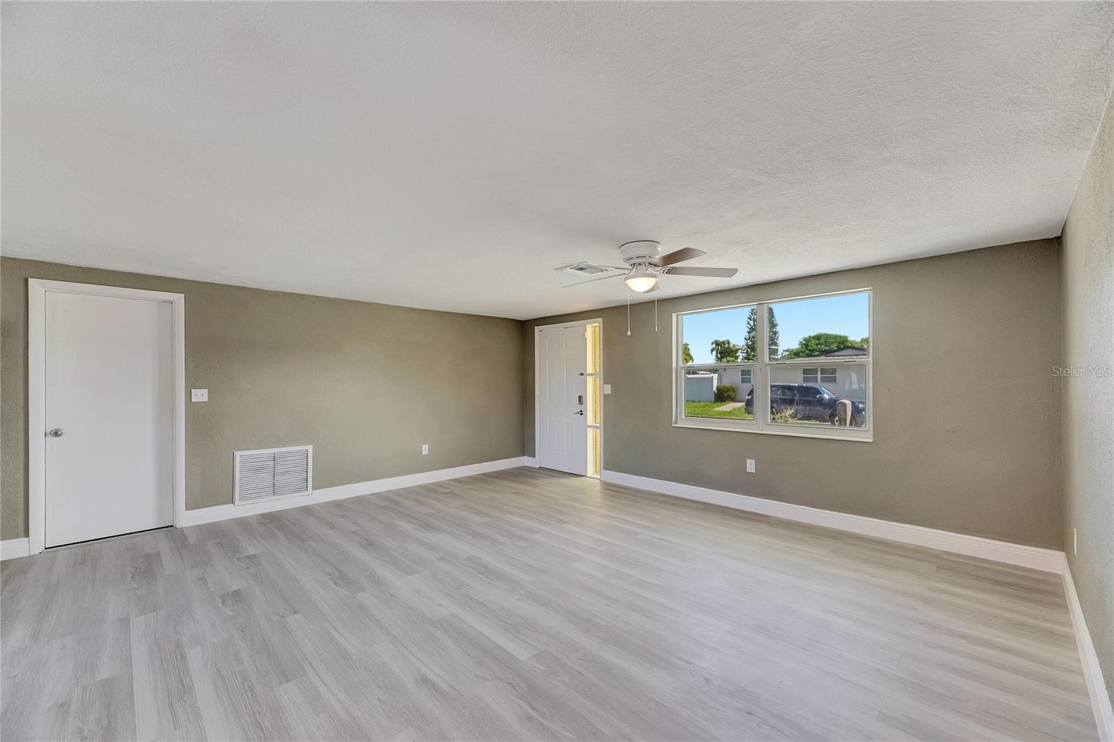 Image 3 of 42 For 4923 Alcea Street