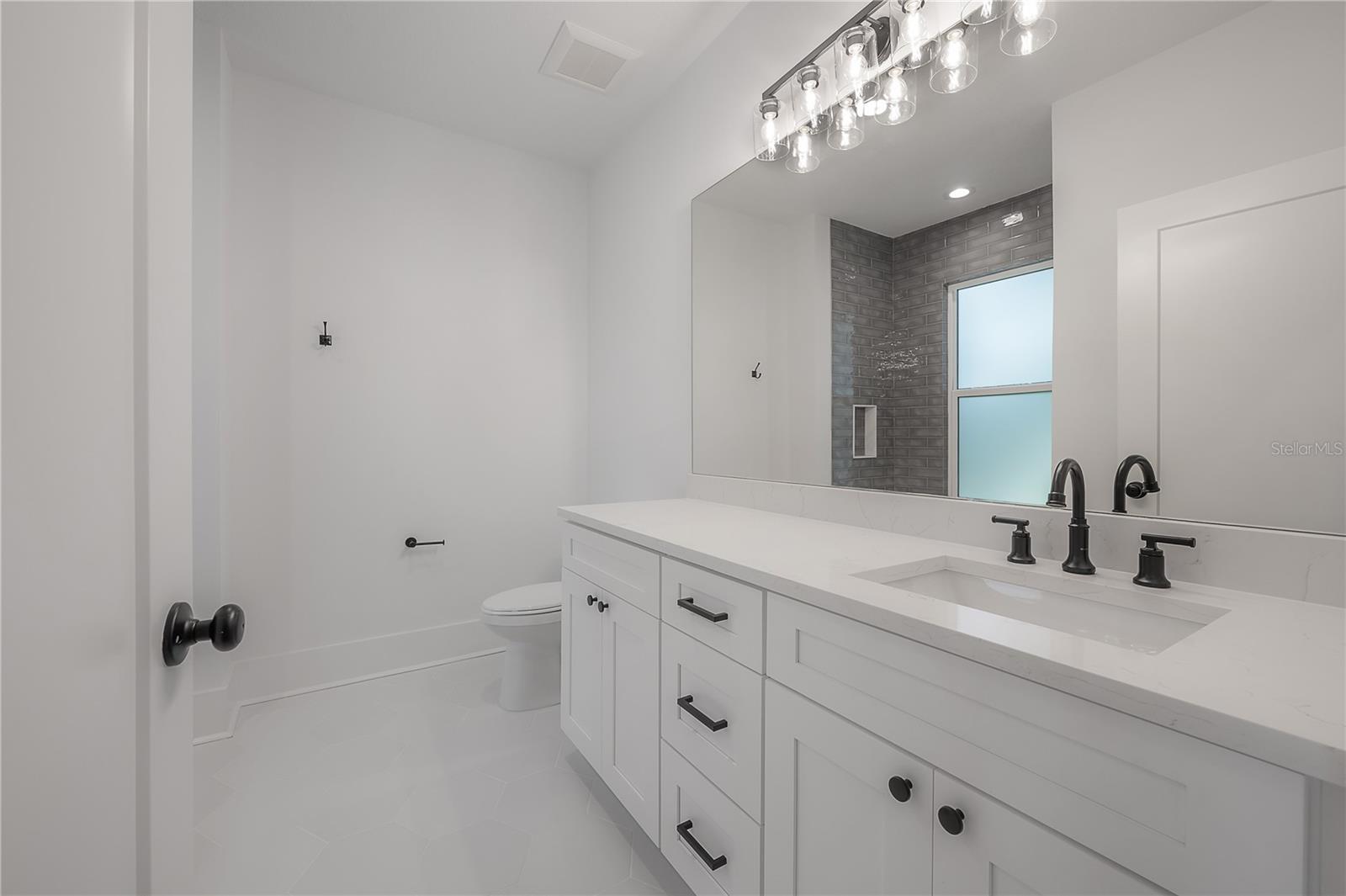 Image 34 of 65 For 807 Ida Street 2