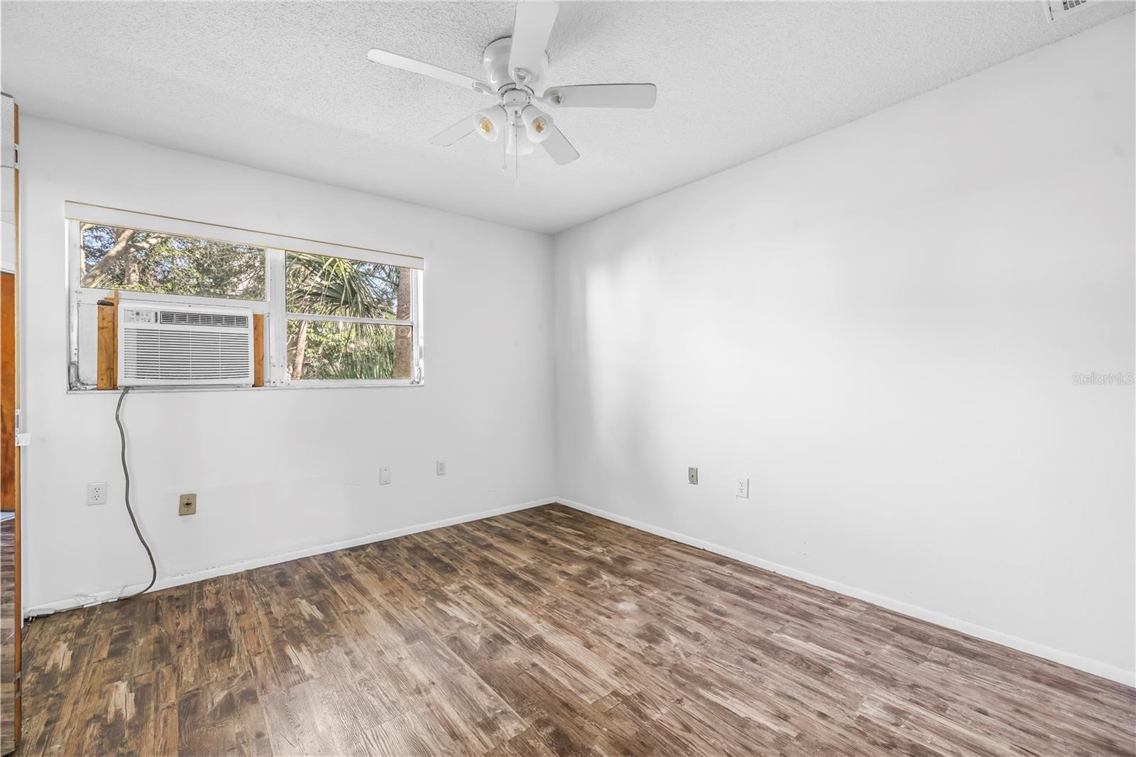 Image 11 of 24 For 135 6th Avenue N