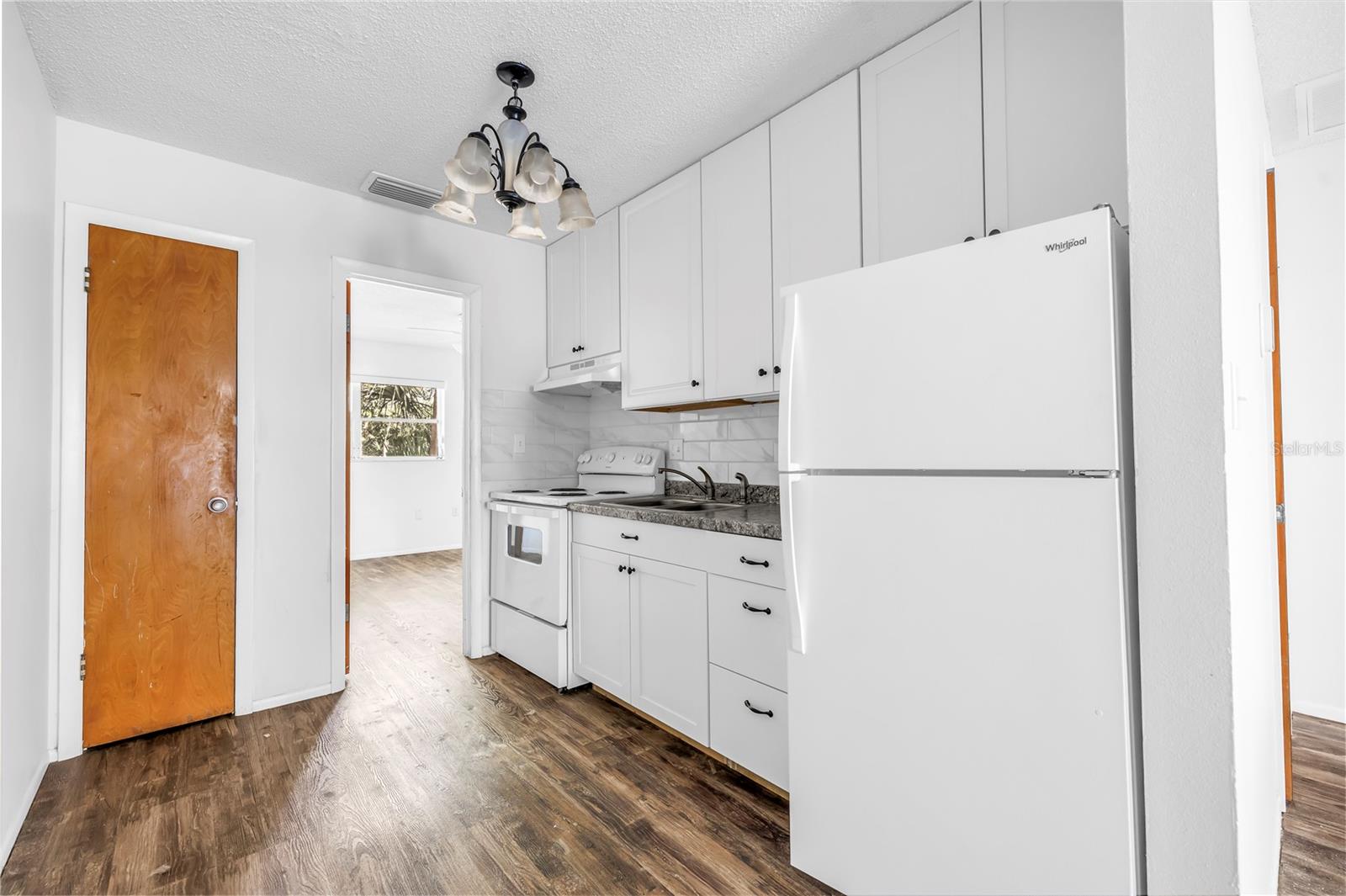 Image 9 of 24 For 135 6th Avenue N