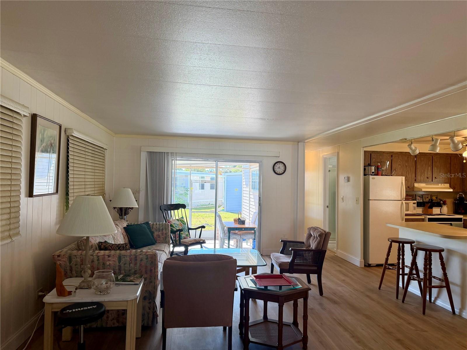 Listing photo id 10 for 10399 67th Avenue 127