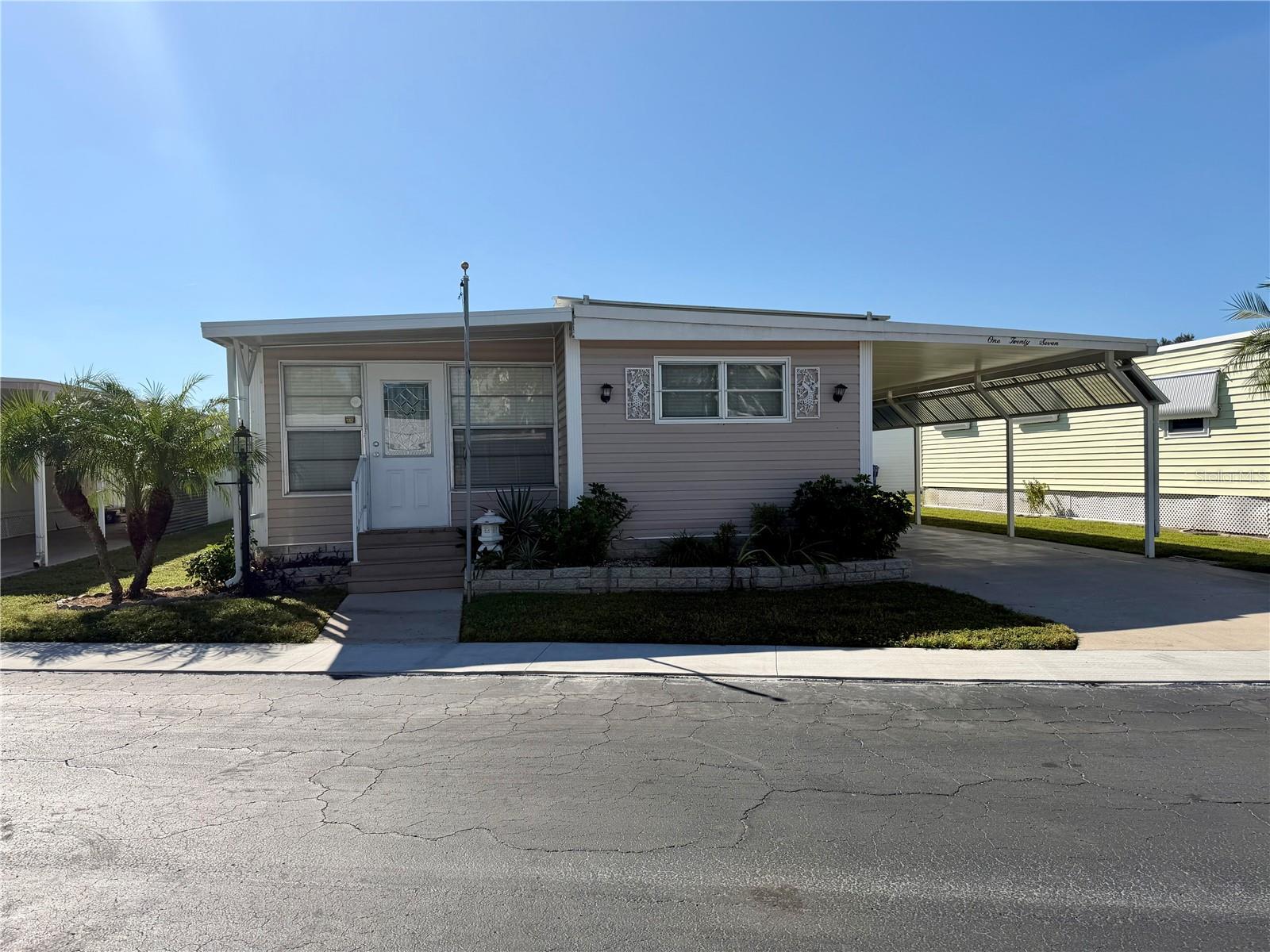 Listing photo id 25 for 10399 67th Avenue 127