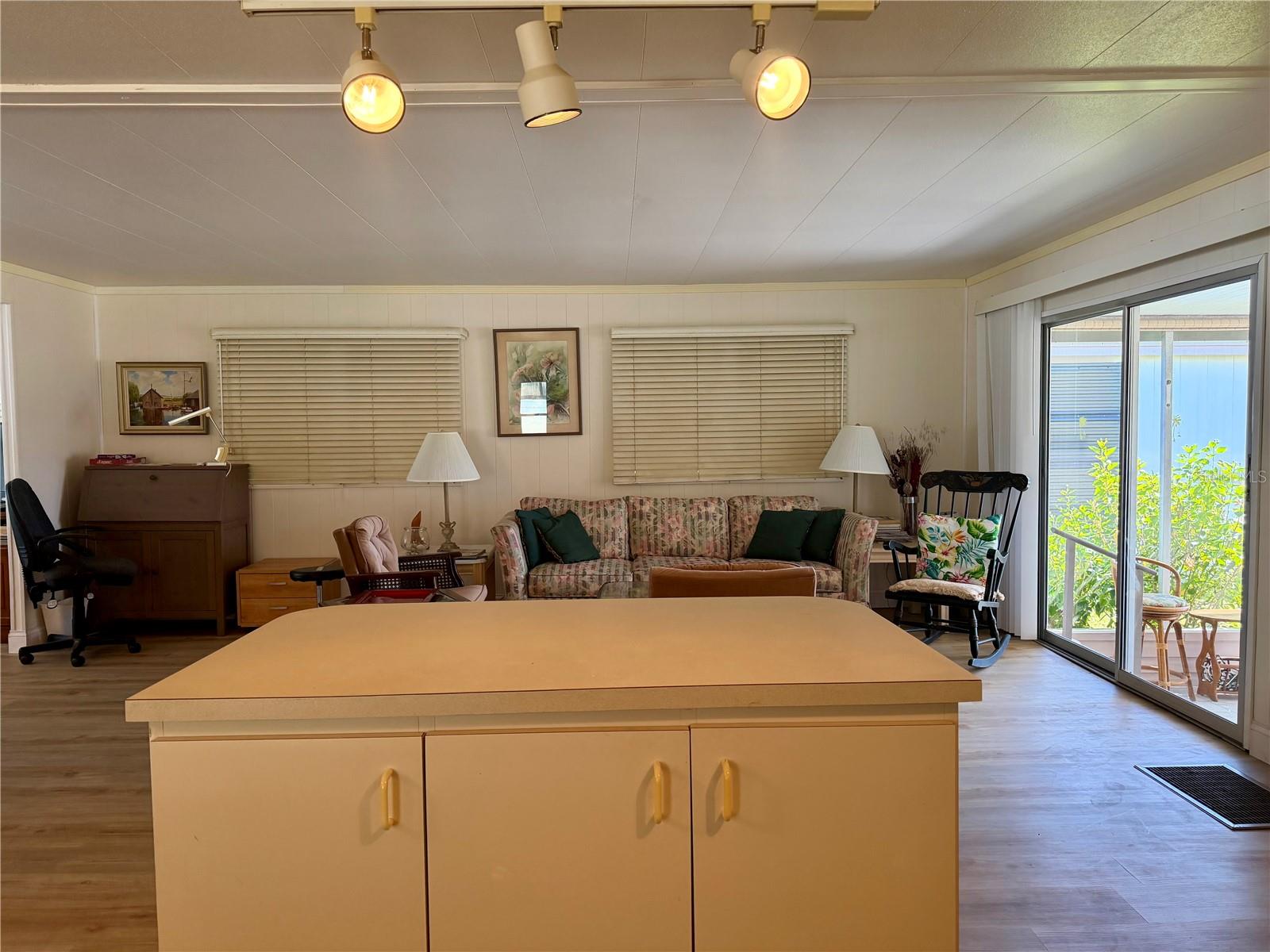 Listing photo id 3 for 10399 67th Avenue 127