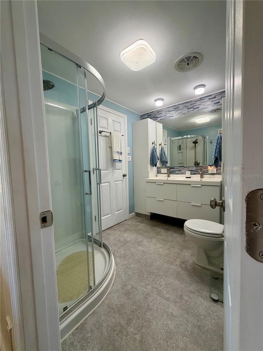 Listing photo id 5 for 10399 67th Avenue 127