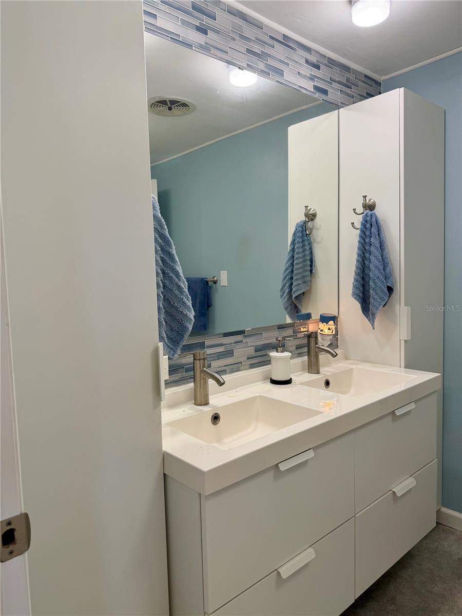 Listing photo id 7 for 10399 67th Avenue 127