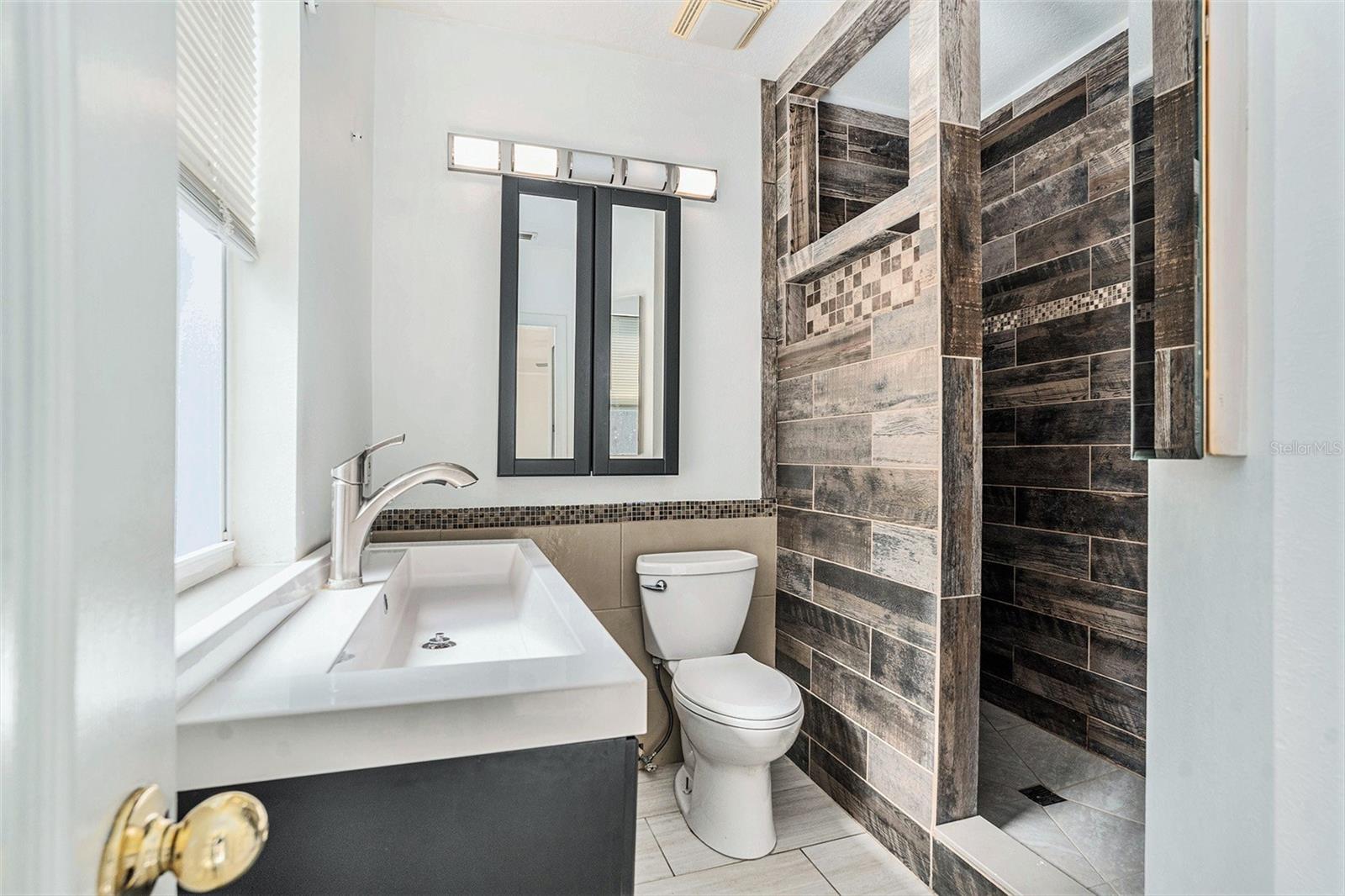 Image 14 of 31 For 10438 Blackmore Drive