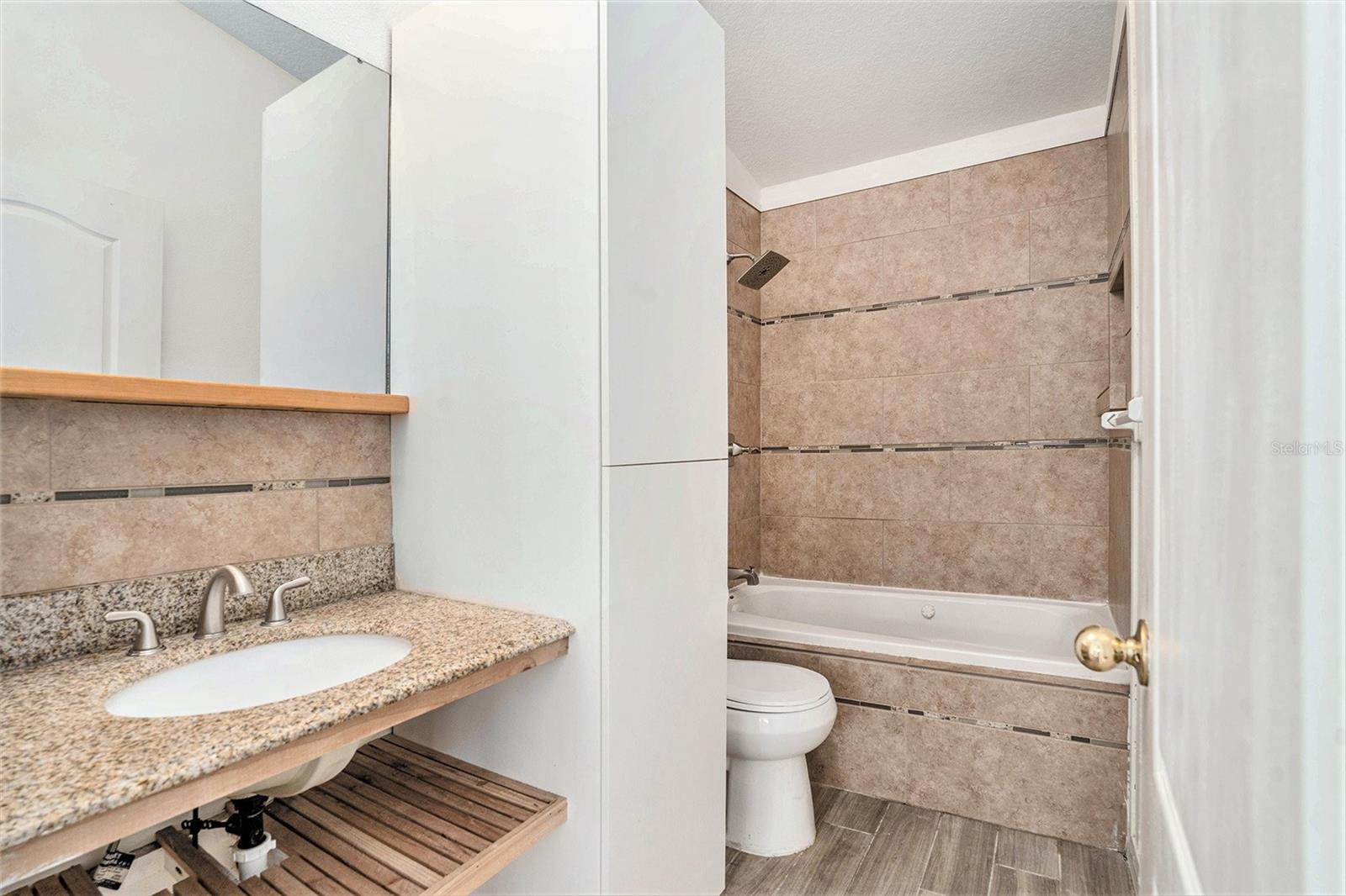 Image 22 of 31 For 10438 Blackmore Drive