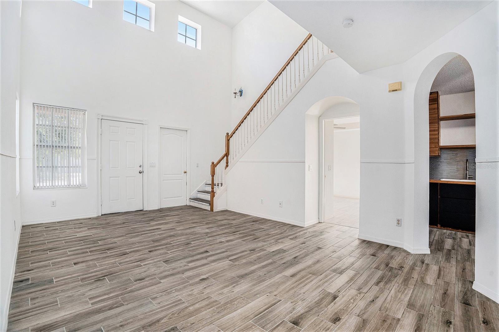 Image 5 of 31 For 10438 Blackmore Drive