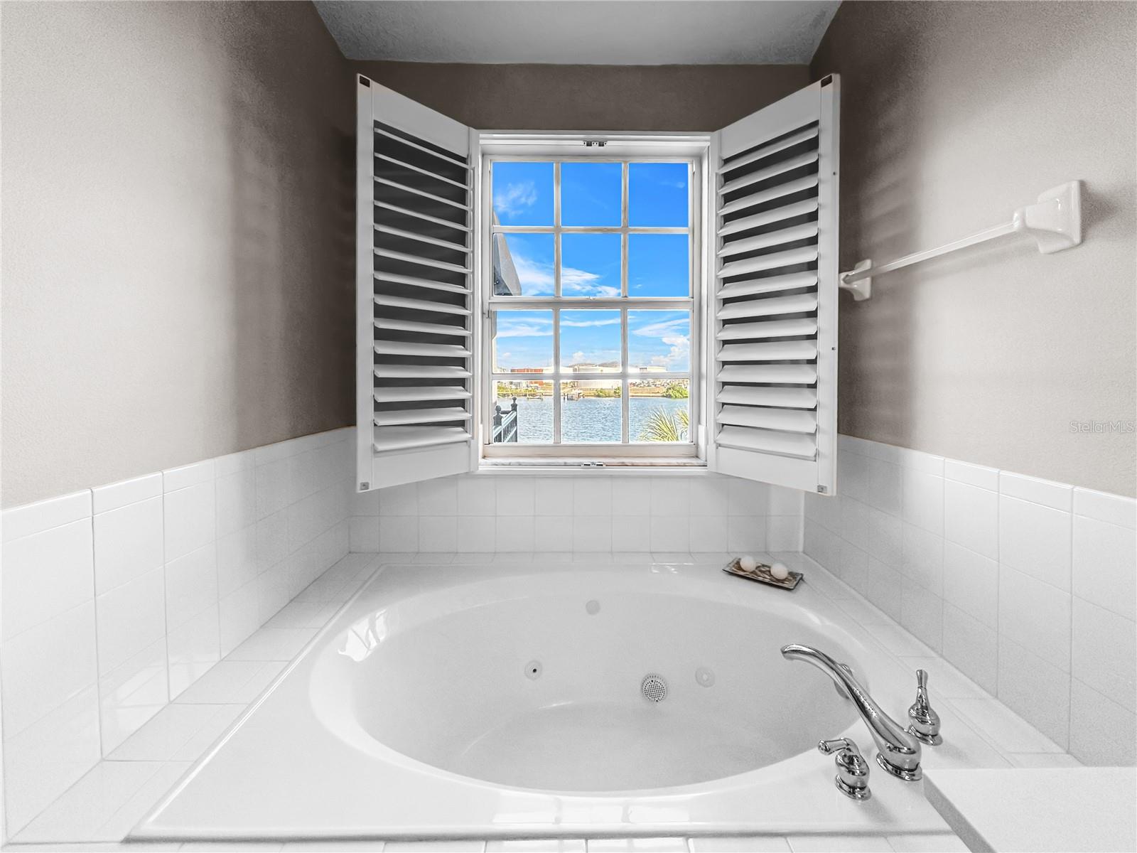 Image 22 of 40 For 1468 Harbour Walk Road