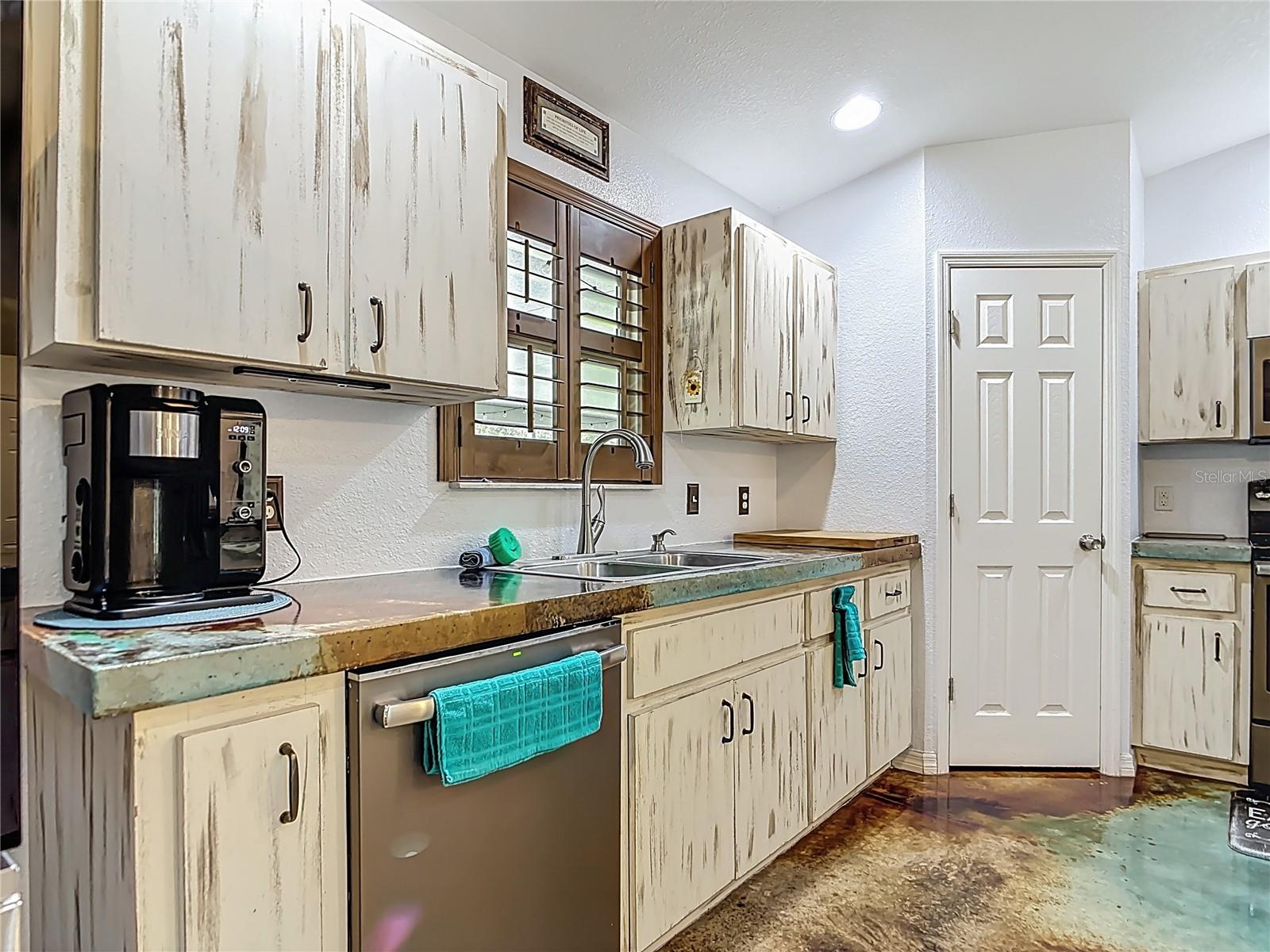 Image 19 of 64 For 3114 Brown Road