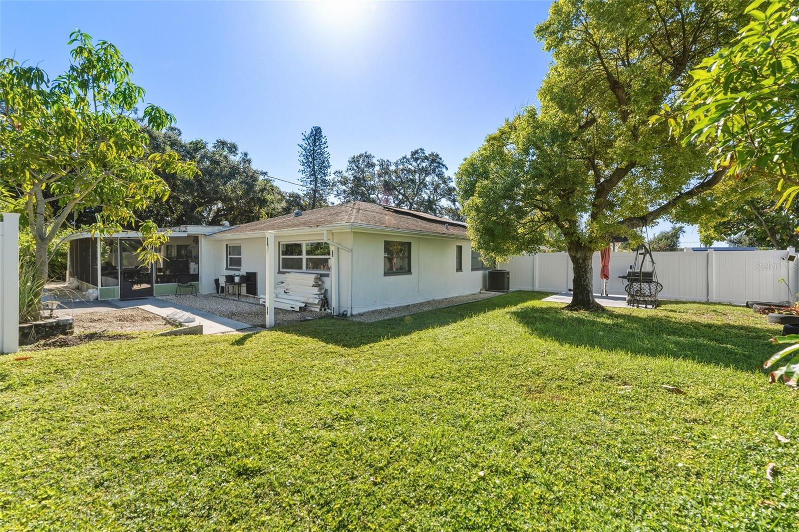 Image 17 of 39 For 2401 26th Avenue S