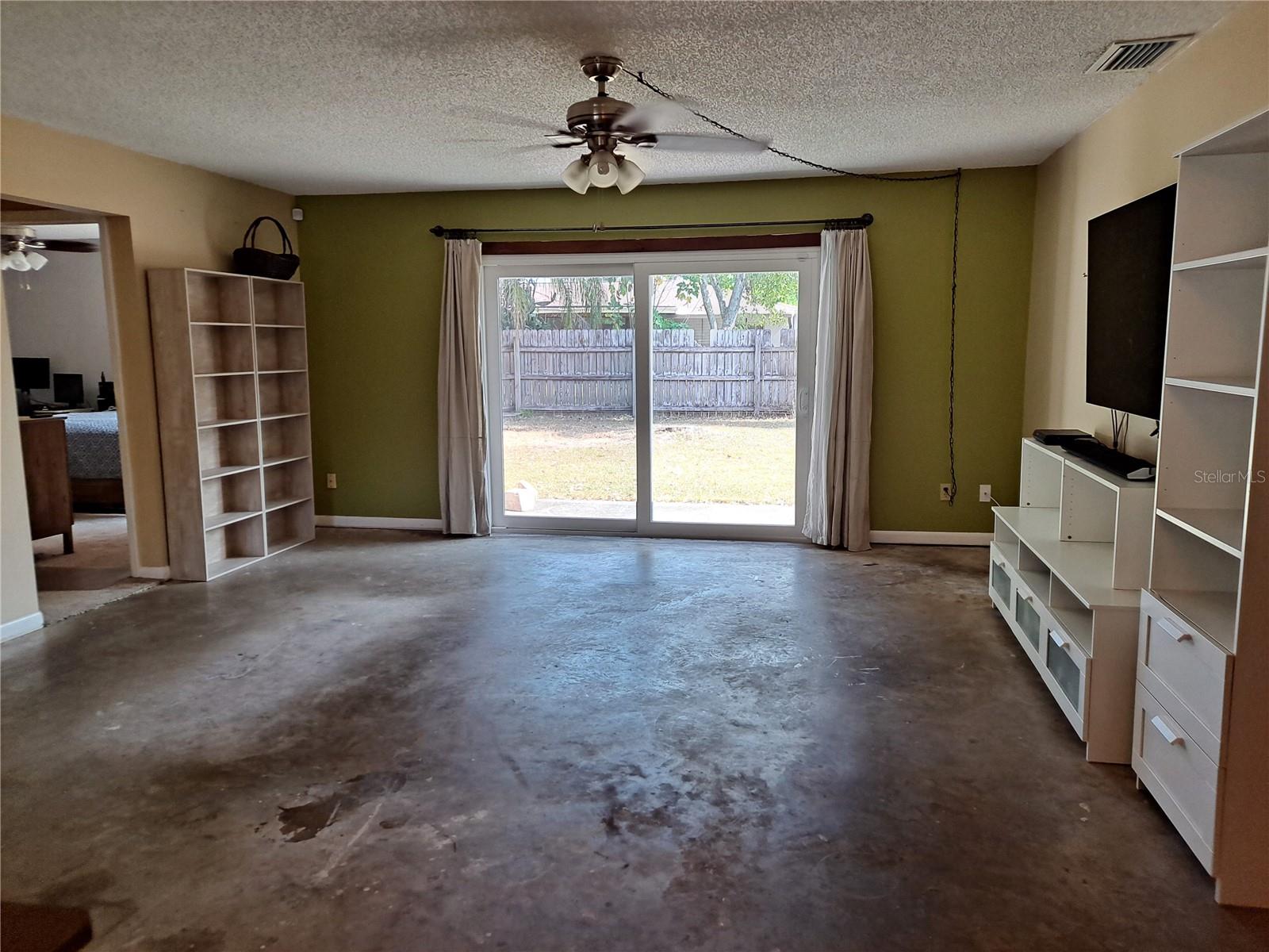 Image 10 of 21 For 15911 Country Farm