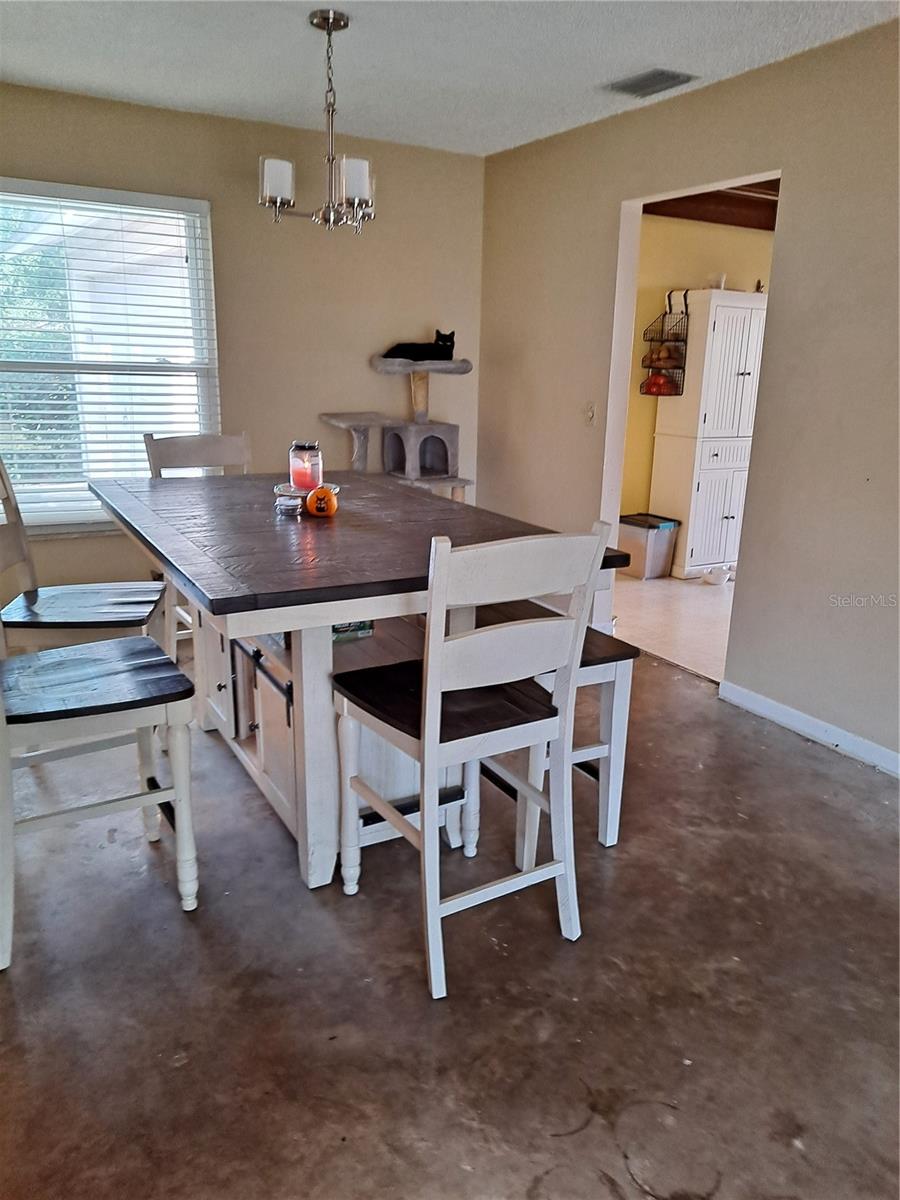 Image 11 of 21 For 15911 Country Farm