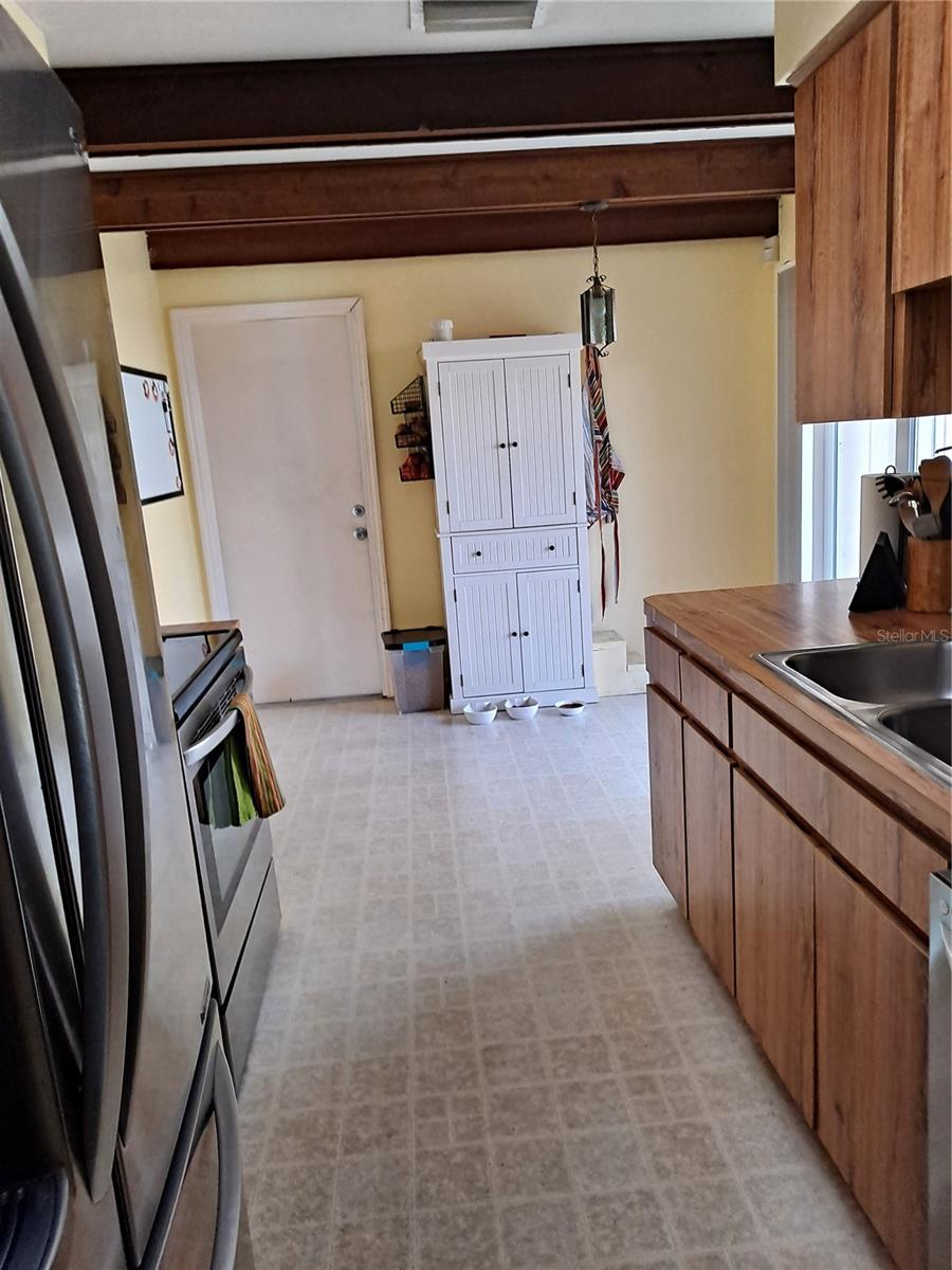 Image 16 of 21 For 15911 Country Farm