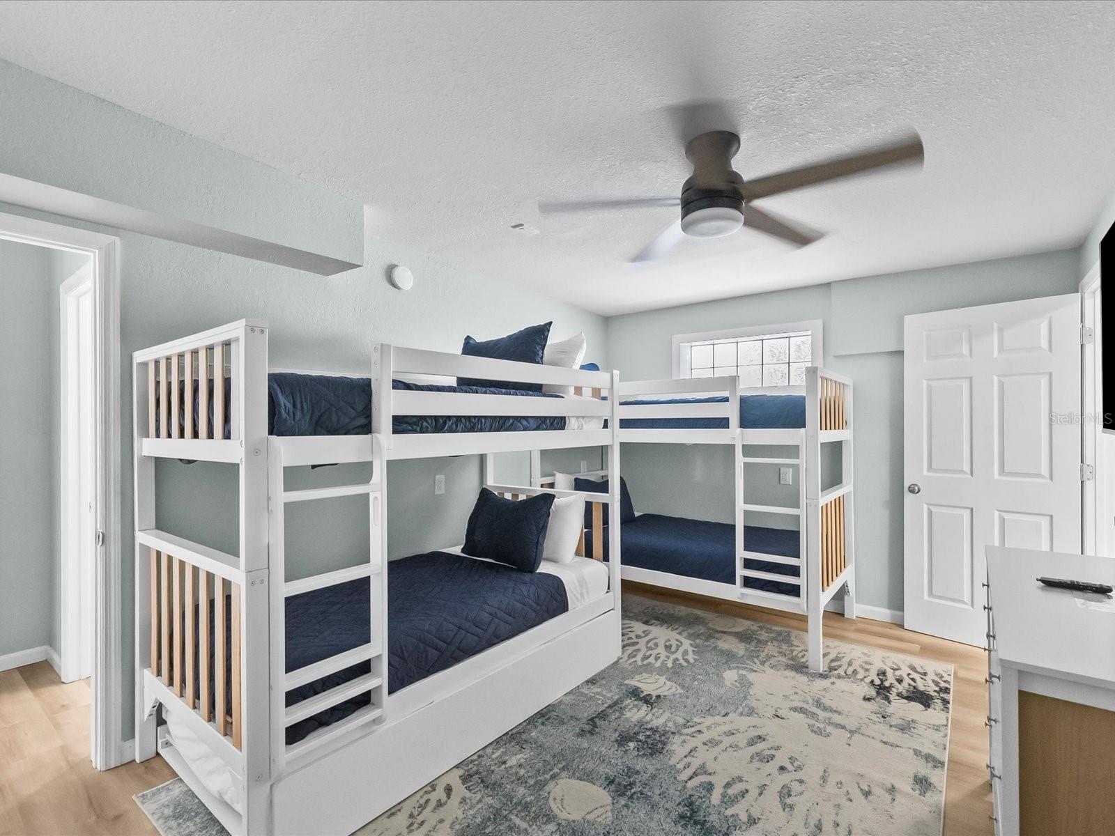 Image 30 of 77 For 454 20th Avenue