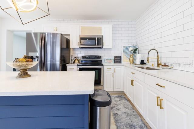 Image 5 of 22 For 7712 Deleuil Avenue