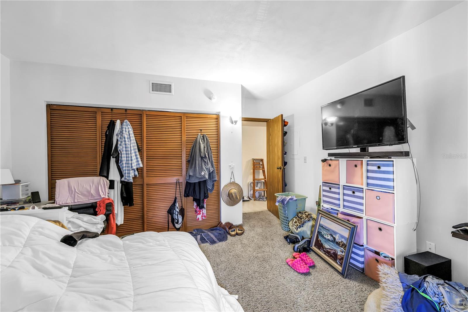 Listing photo id 8 for 611 2nd Street N