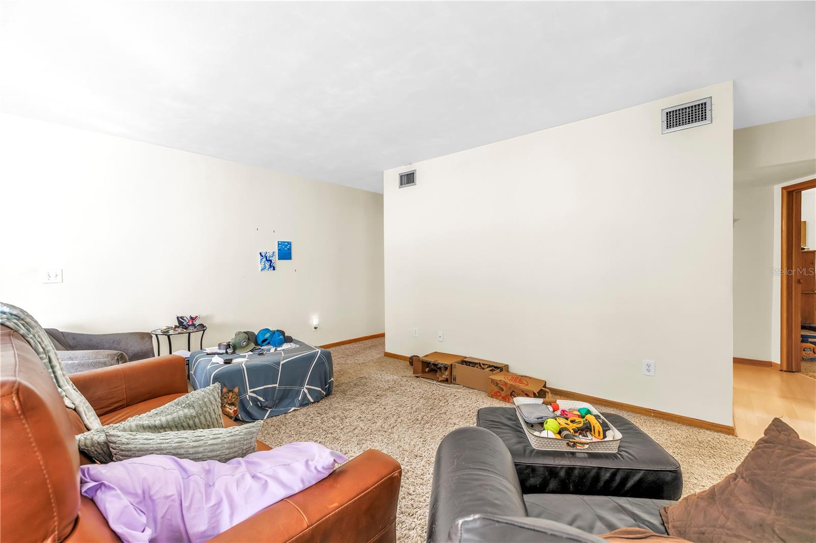 Listing photo id 17 for 611 2nd Street N