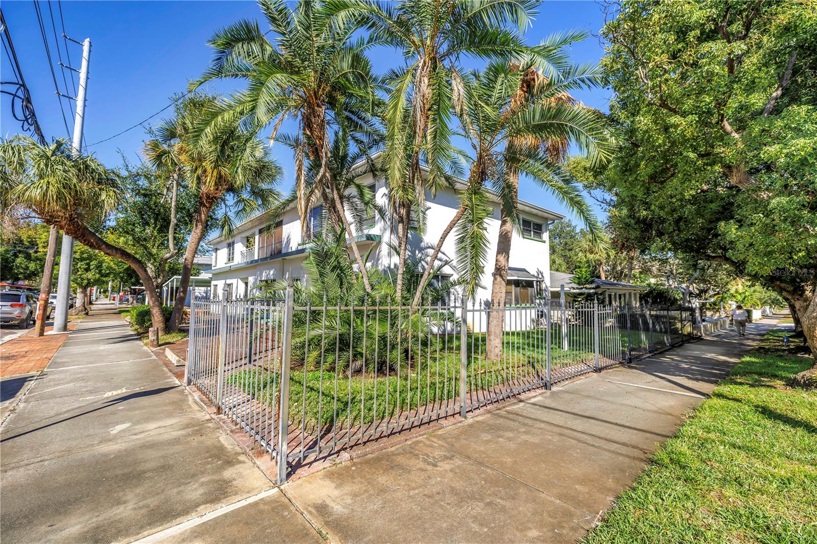 Listing photo id 0 for 611 2nd Street N