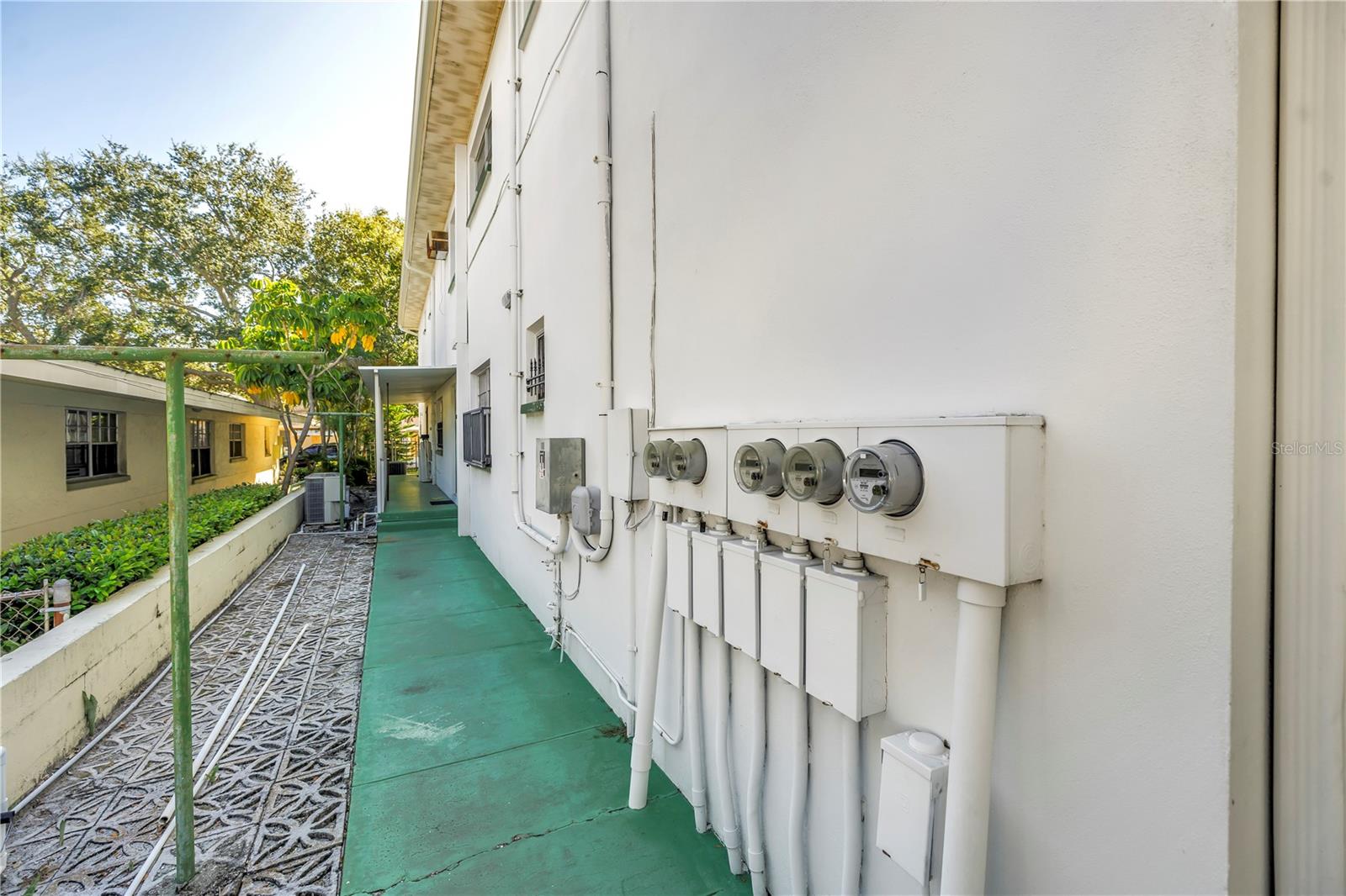 Listing photo id 20 for 611 2nd Street N