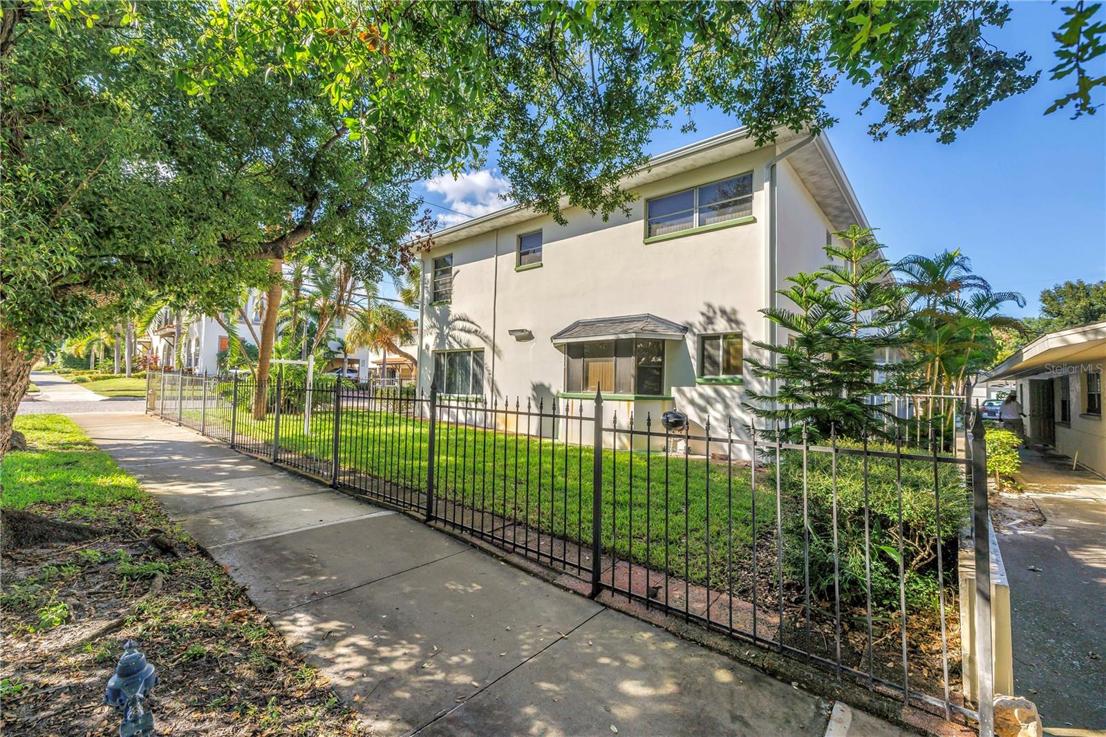 Listing photo id 4 for 611 2nd Street N