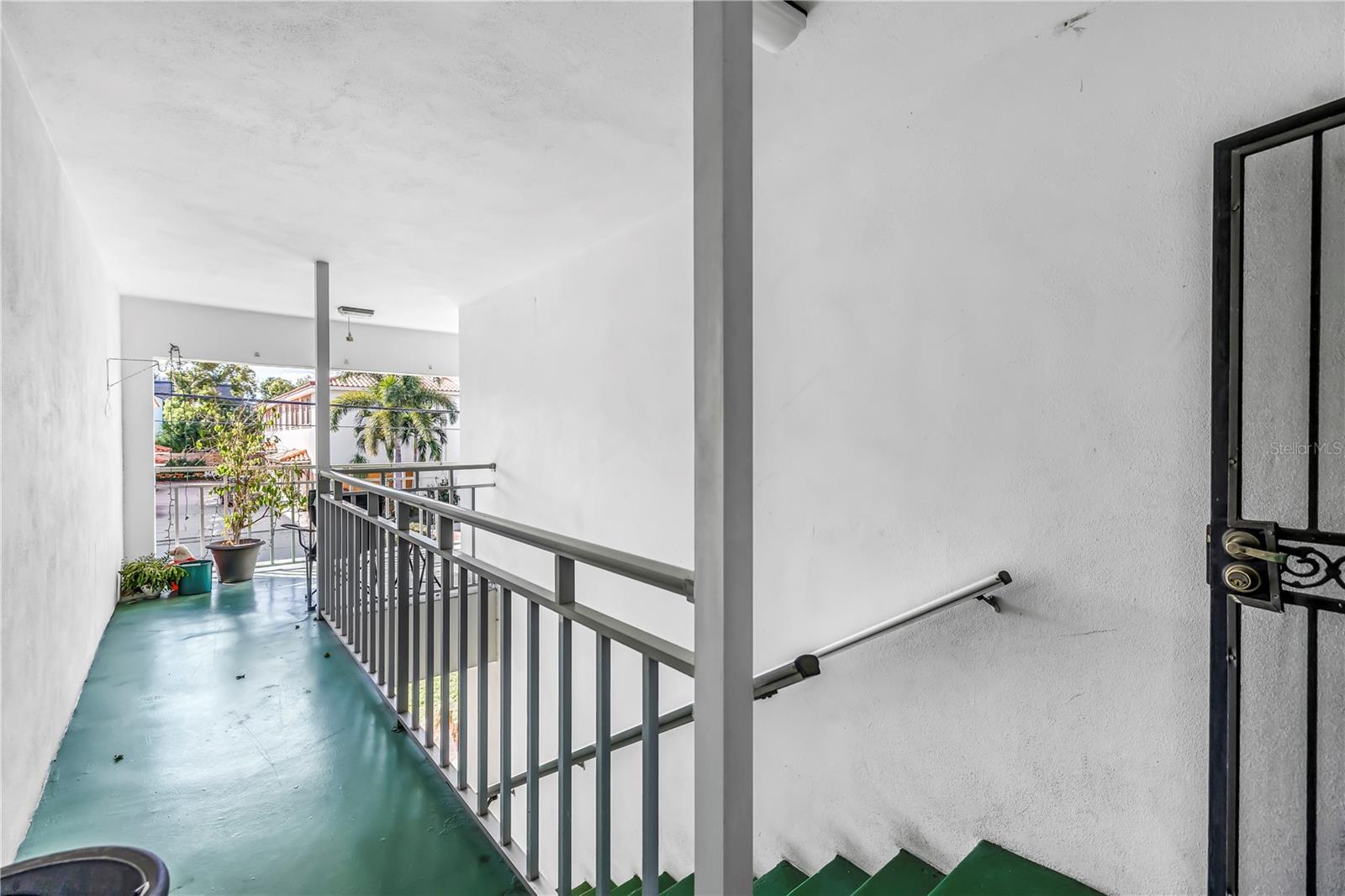 Listing photo id 5 for 611 2nd Street N