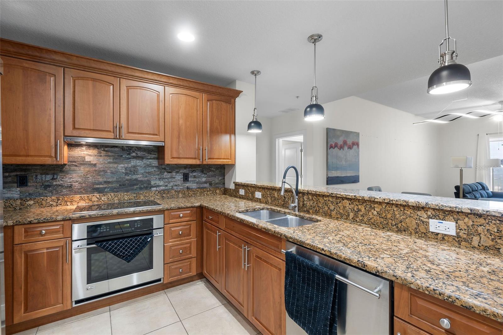 Image 11 of 34 For 628 Cleveland Street 1507