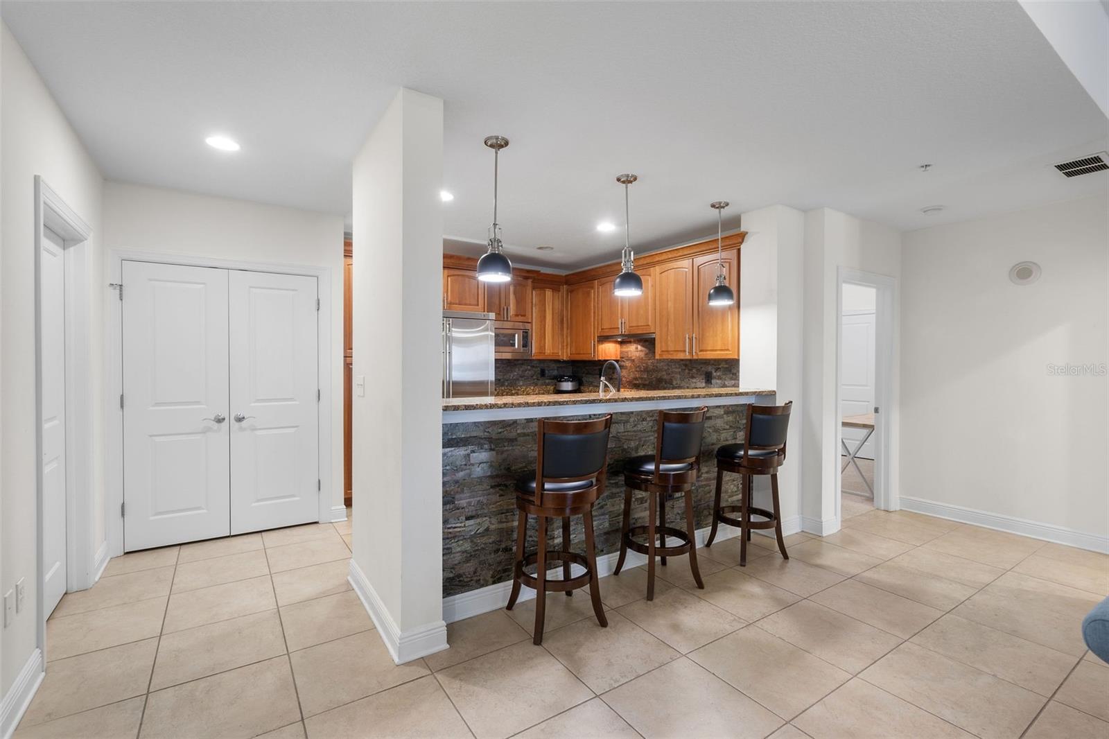 Image 12 of 34 For 628 Cleveland Street 1507