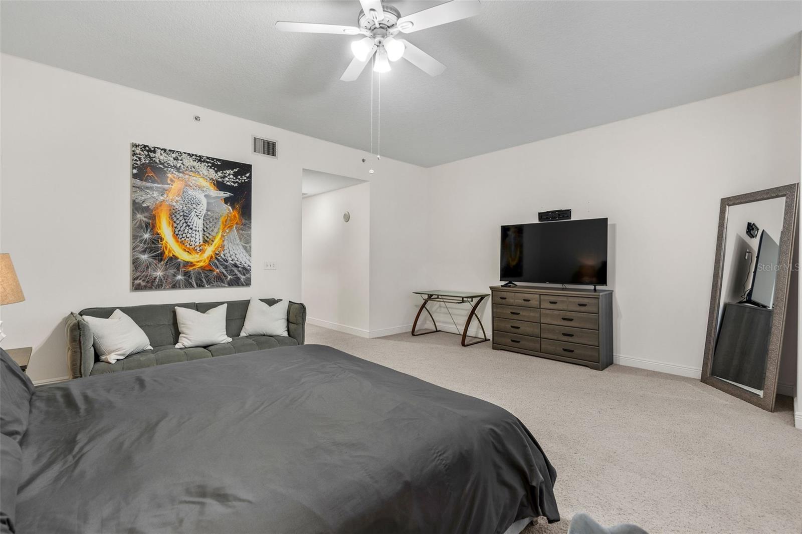Image 15 of 34 For 628 Cleveland Street 1507