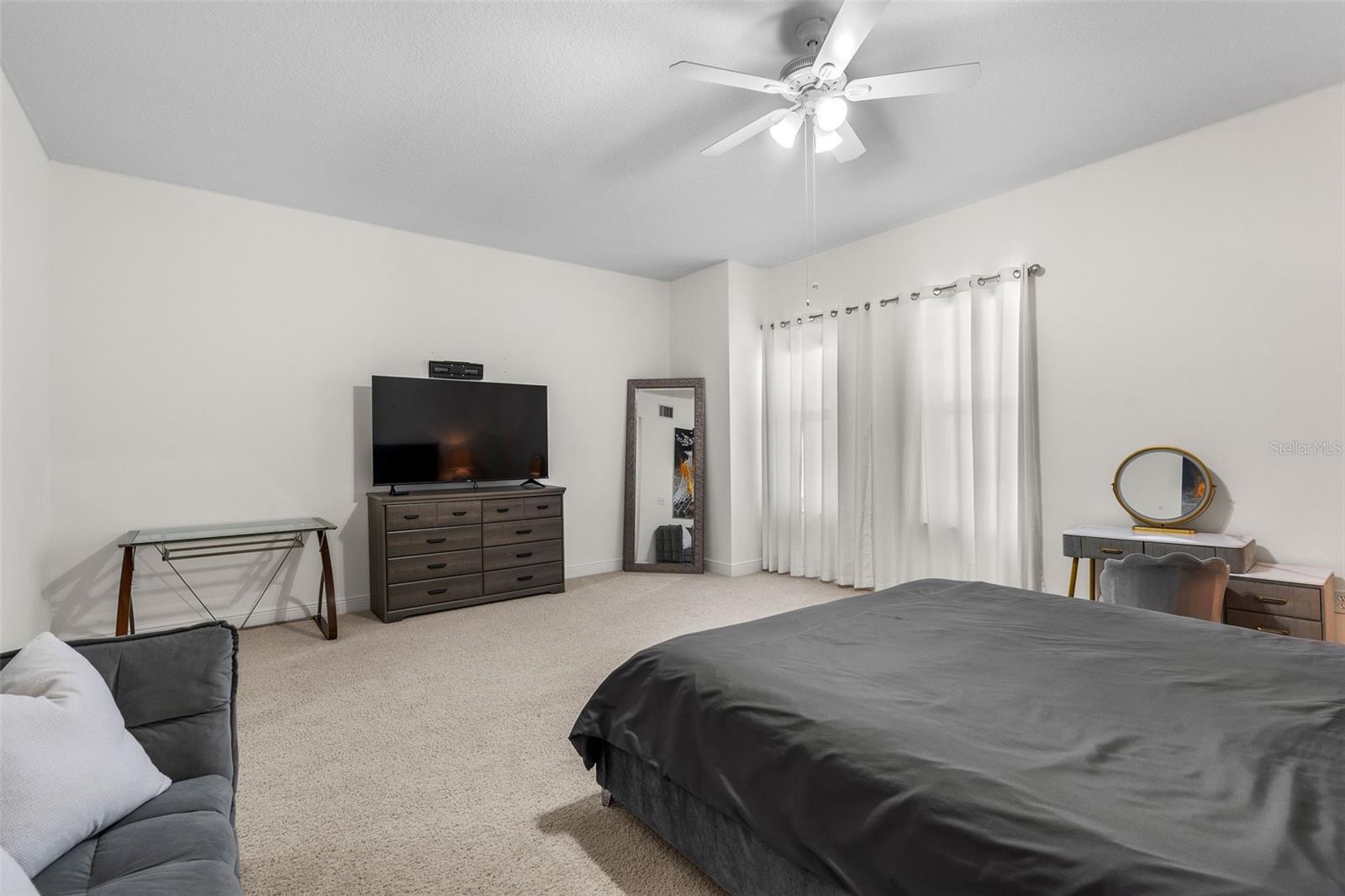 Image 16 of 34 For 628 Cleveland Street 1507