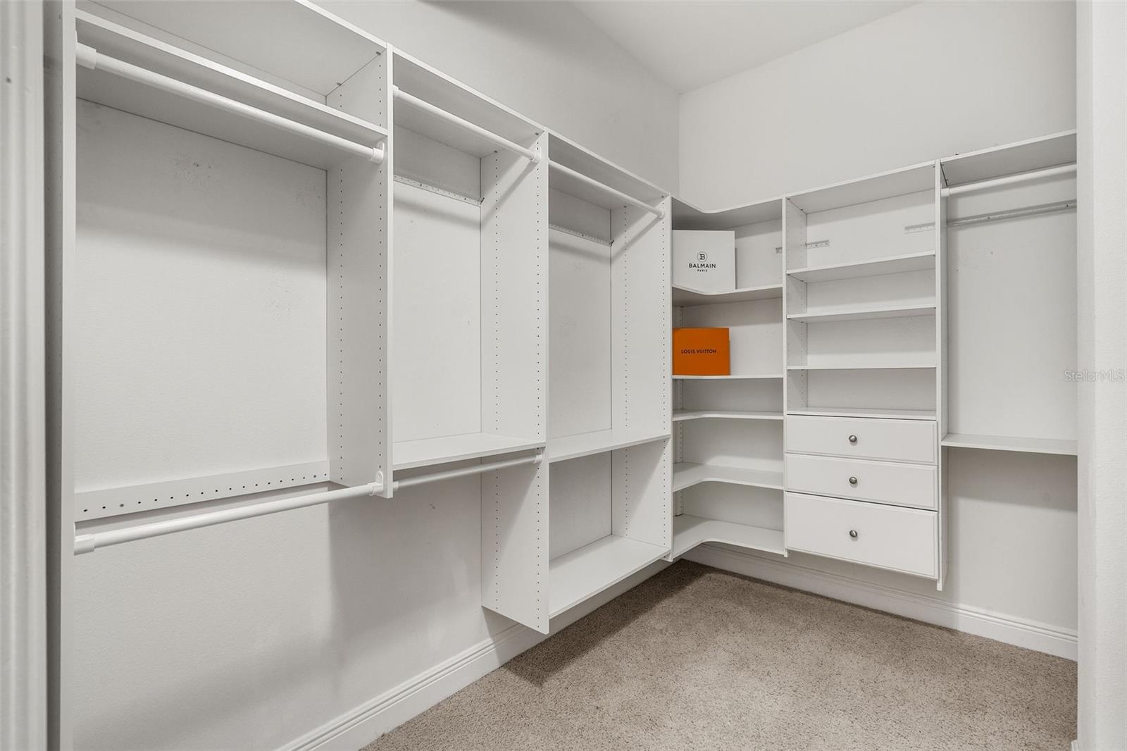 Image 17 of 34 For 628 Cleveland Street 1507