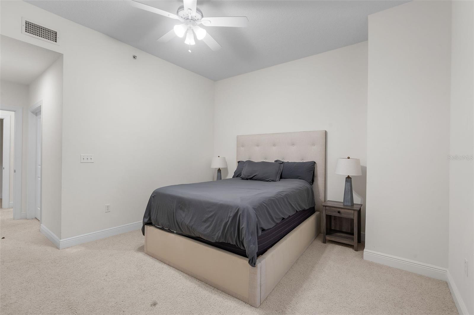 Image 20 of 34 For 628 Cleveland Street 1507