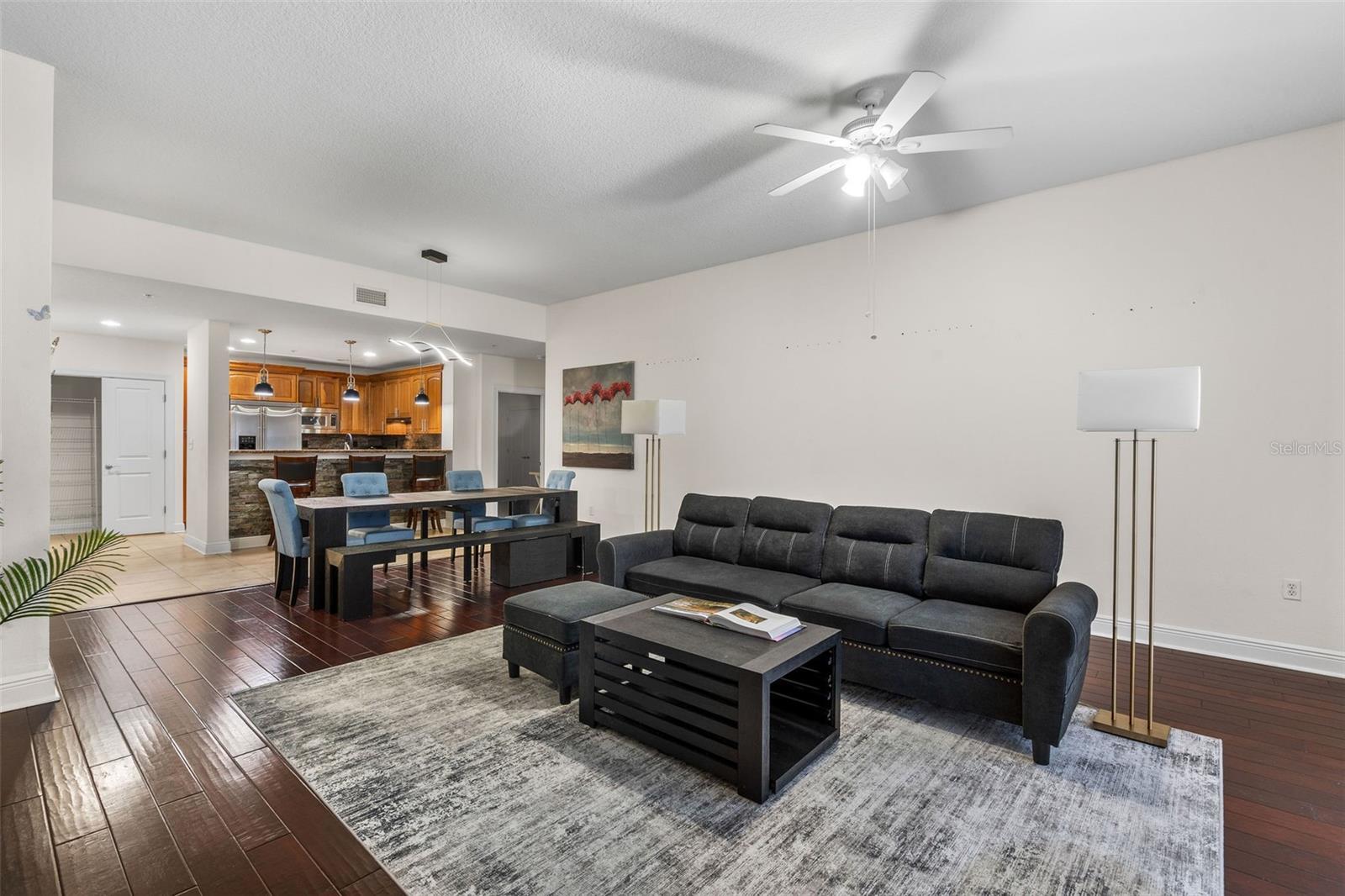 Image 6 of 34 For 628 Cleveland Street 1507