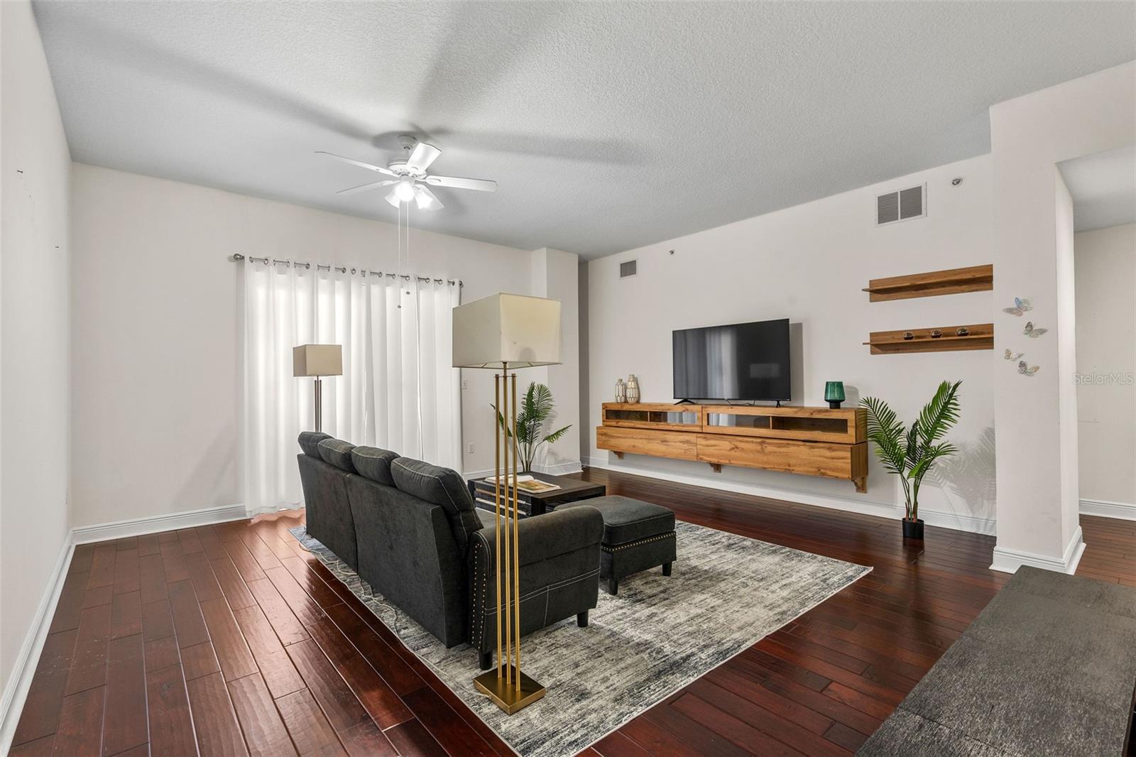 Image 7 of 34 For 628 Cleveland Street 1507